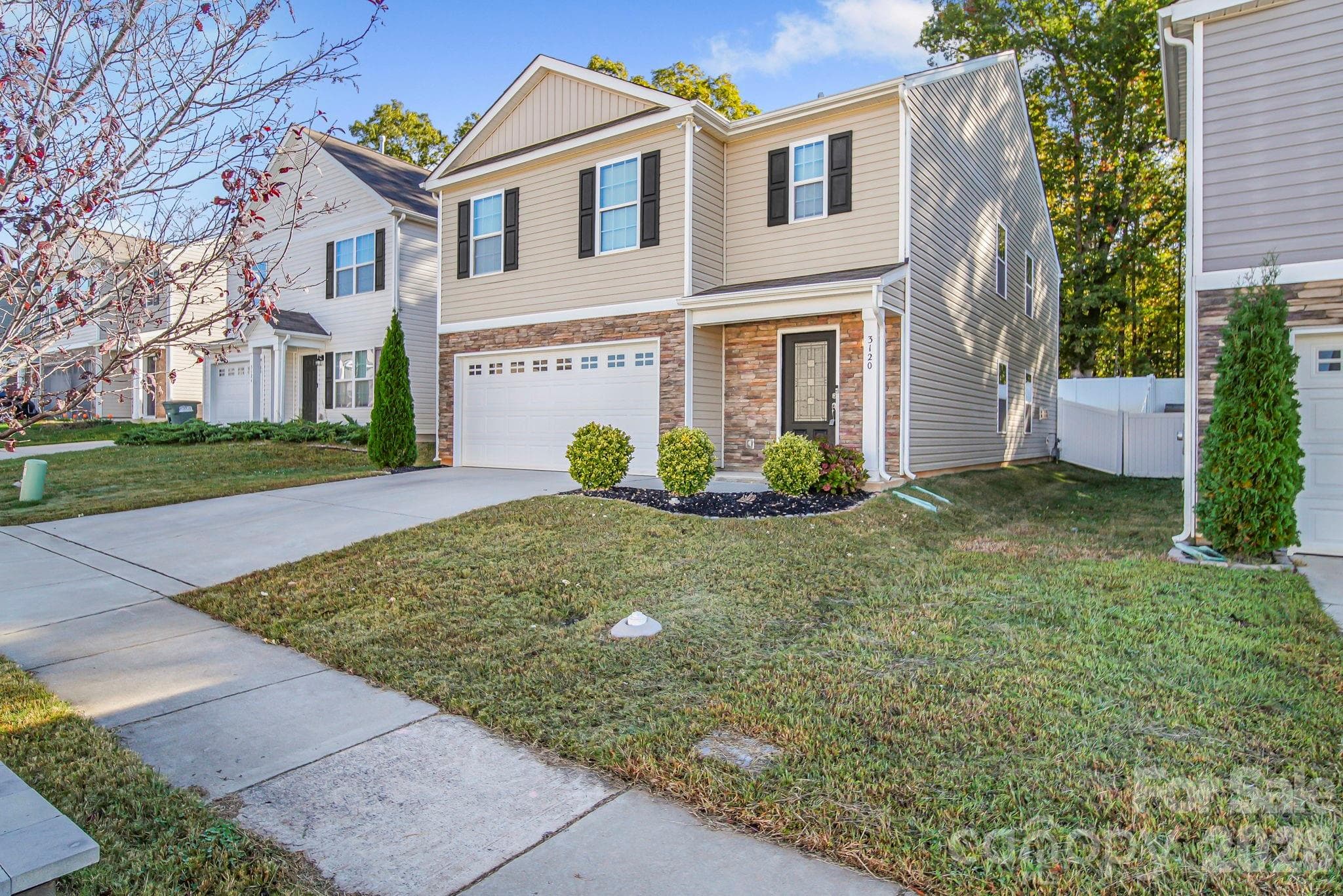 Single Family Residence at 3120 Green Apple Drive, Dallas, photo 2 of 39