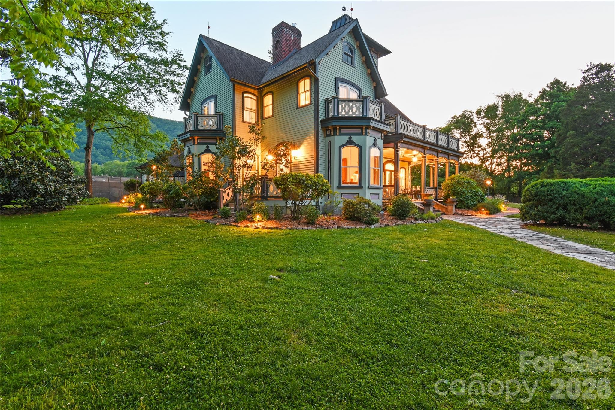 Single Family Residence at 204 Lawson Street, Hot Springs, photo 3 of 48