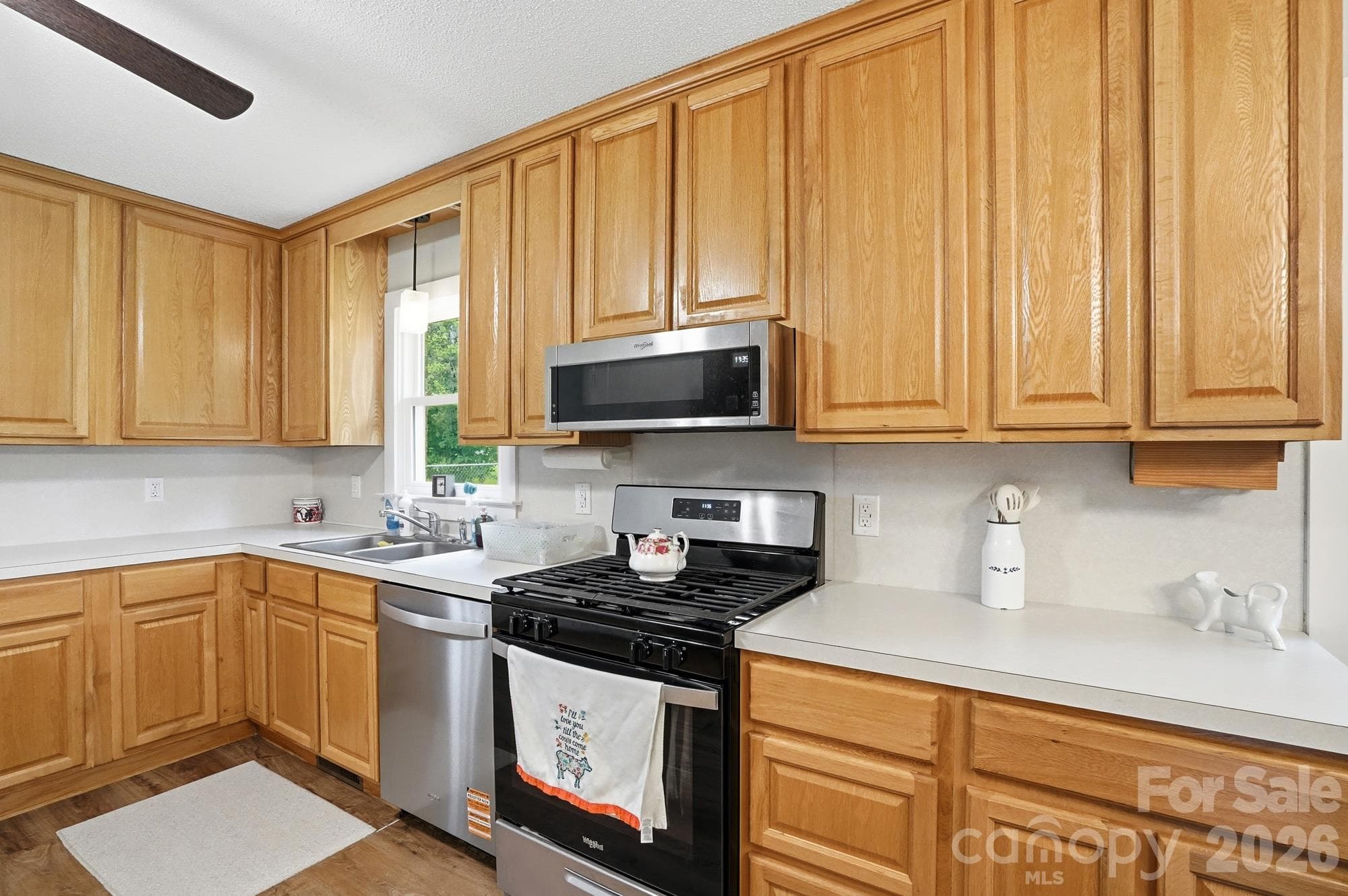 lLow profile microwave and electric cook top - 1564 Marett Boulevard Extension, Rock Hill