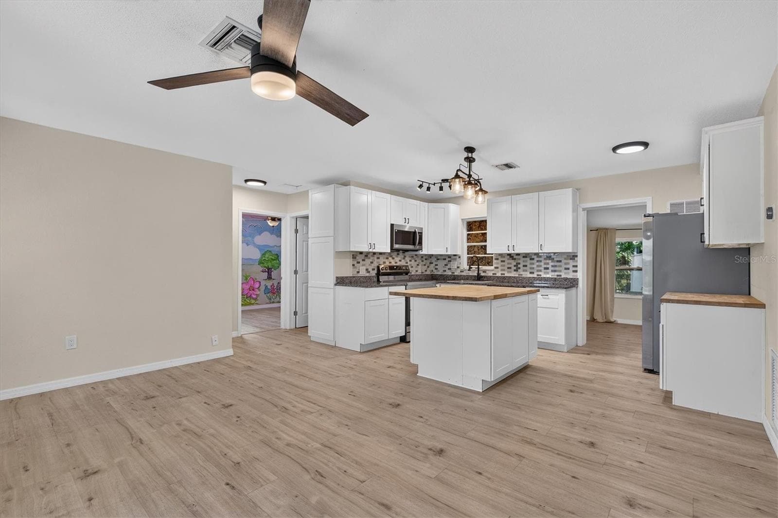 Single Family Residence at 715 W BAYSHORE DR, TARPON SPRINGS, photo 8 of 27