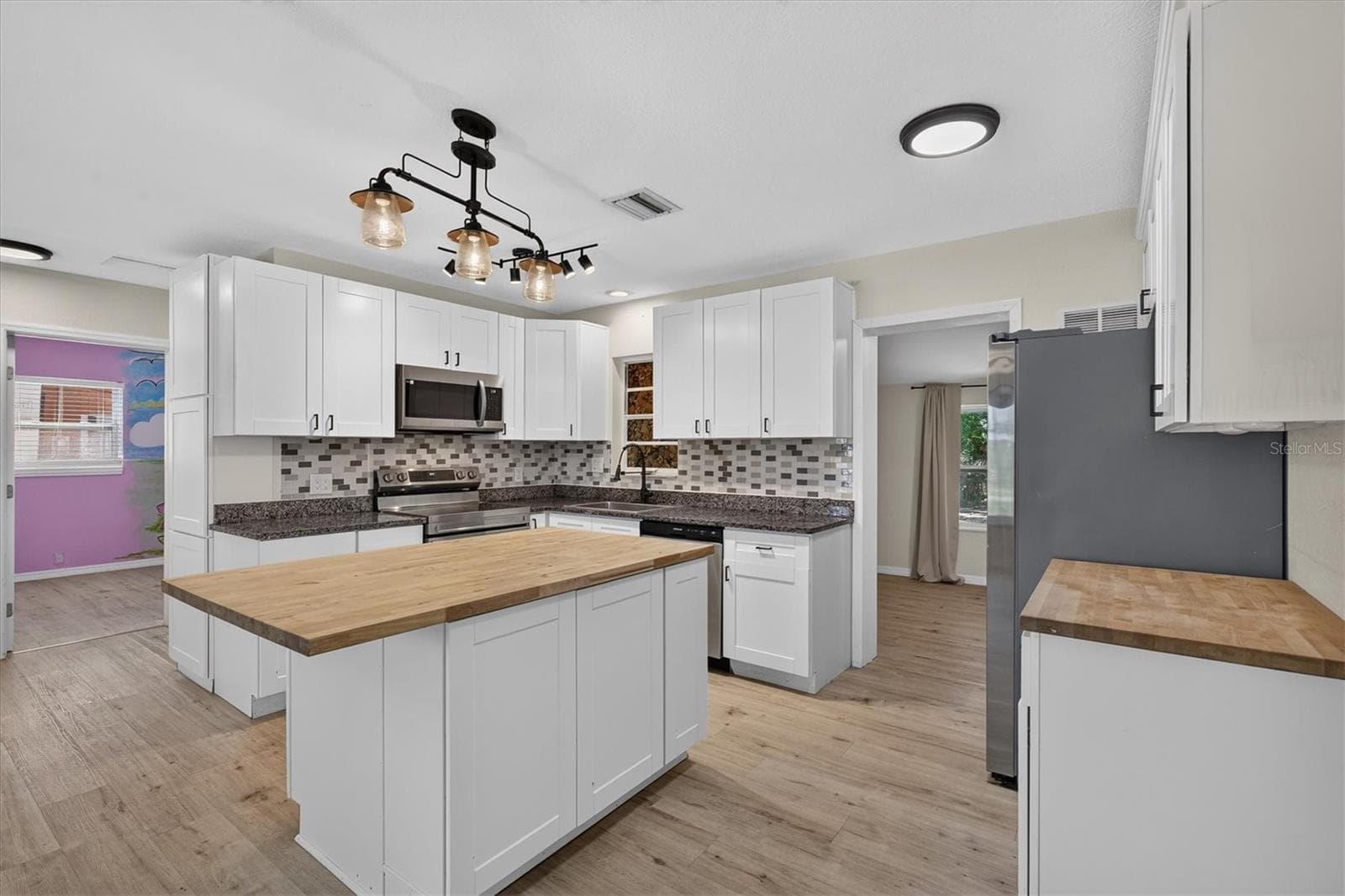 Single Family Residence at 715 W BAYSHORE DR, TARPON SPRINGS, photo 4 of 27