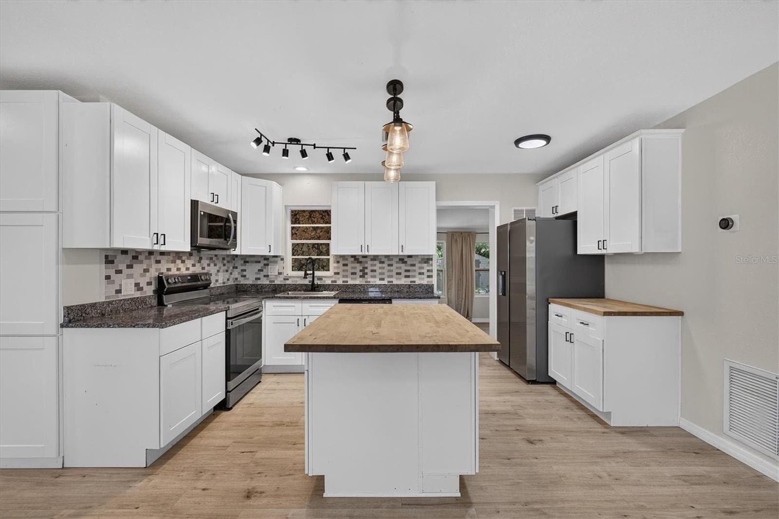 Single Family Residence at 715 W BAYSHORE DR, TARPON SPRINGS, photo 9 of 27