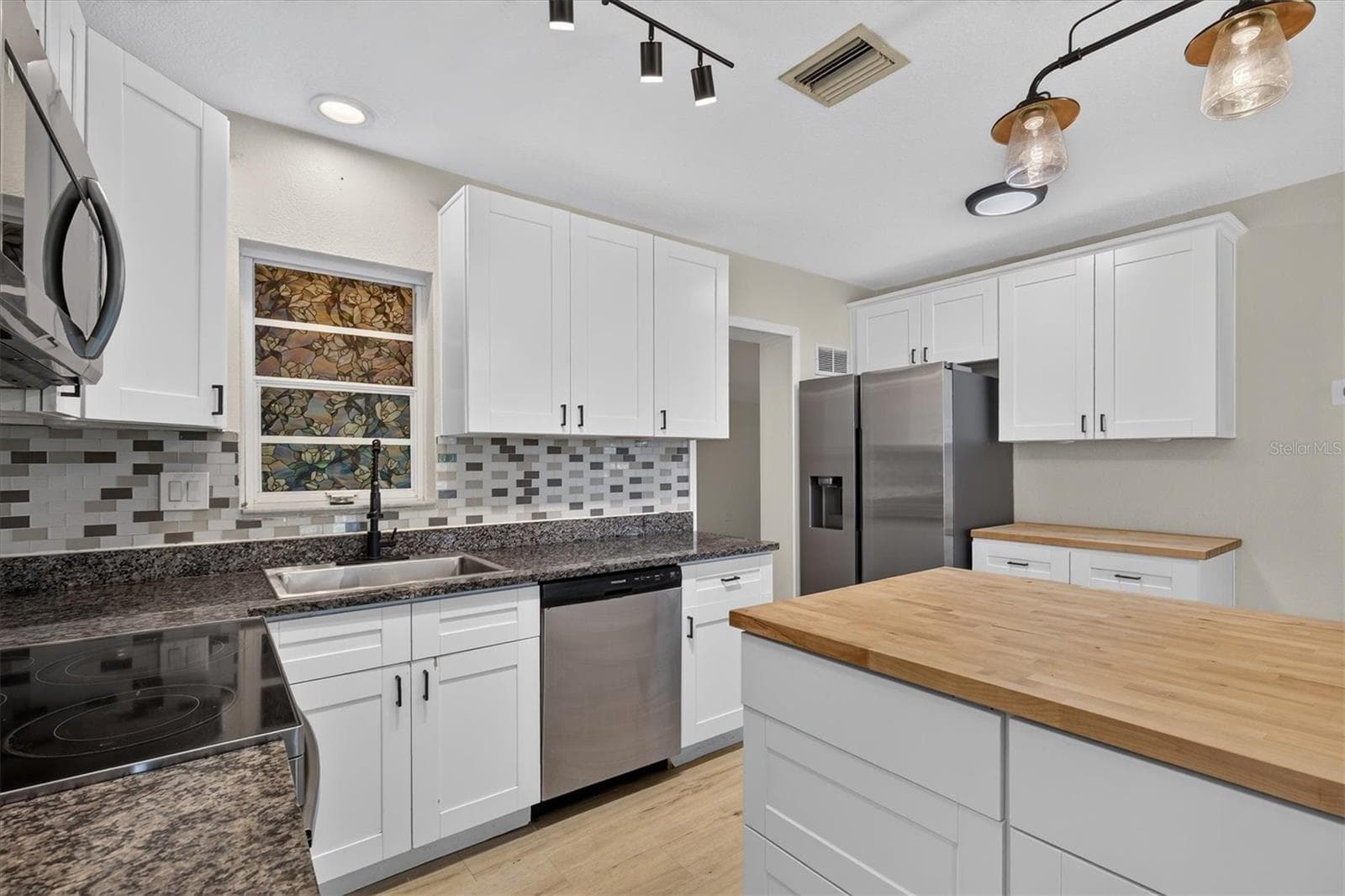 Single Family Residence at 715 W BAYSHORE DR, TARPON SPRINGS, photo 10 of 27