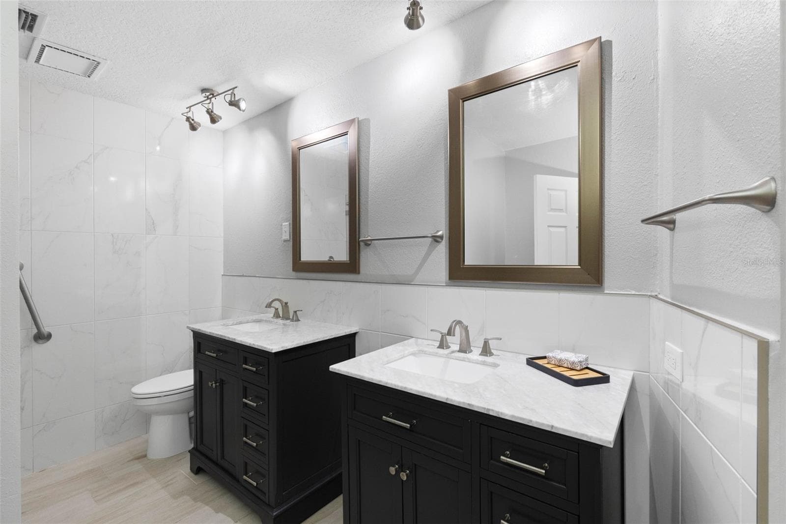 Single Family Residence at 1681 MACDONNELL CT, PALM HARBOR, photo 14 of 38