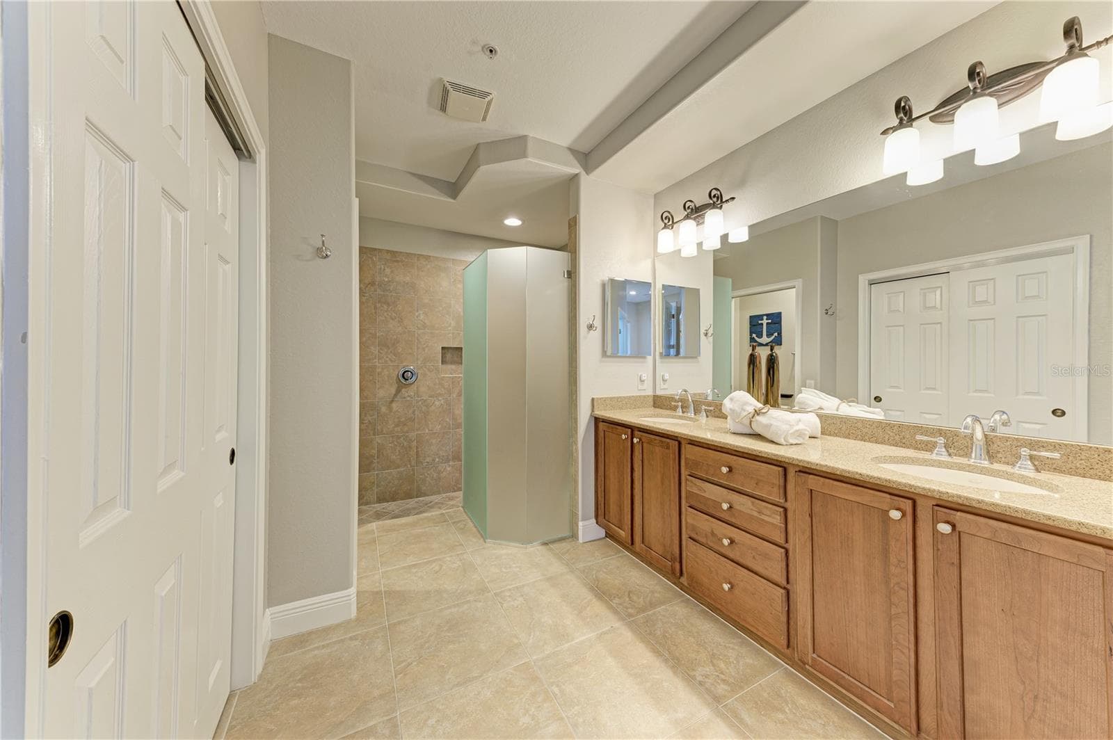 Condominium at 1121 RIVERSCAPE ST #1121, BRADENTON, photo 7 of 28