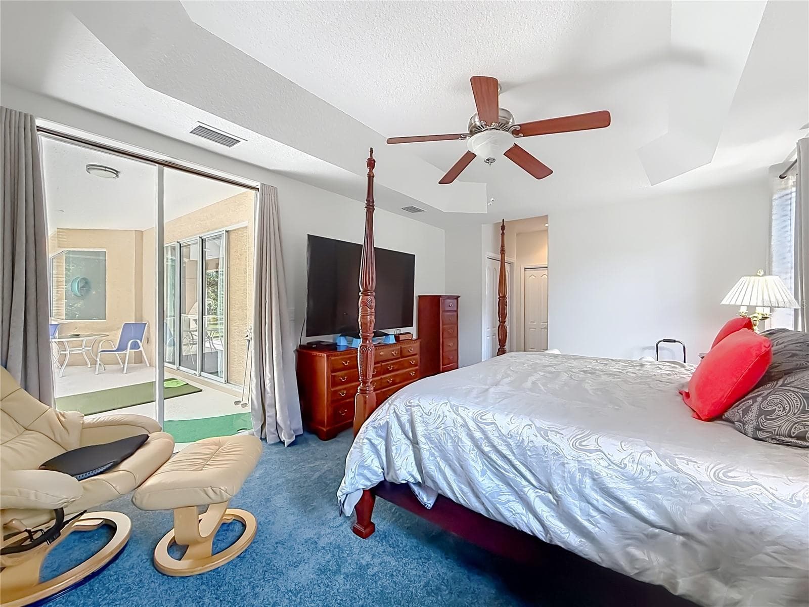 Primary suite with sliding doors to the lanai - 2452 W ARBUTUS DR, CITRUS SPRINGS