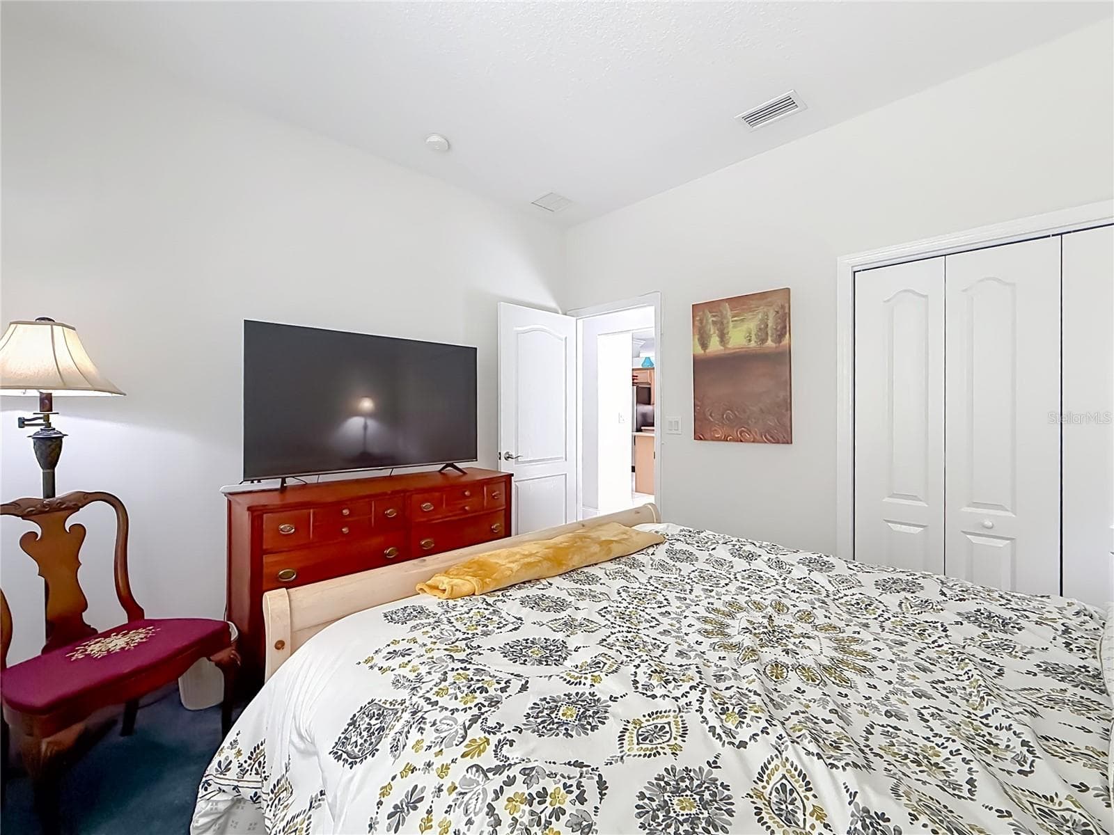 Guest bedroom with double closet - 2452 W ARBUTUS DR, CITRUS SPRINGS