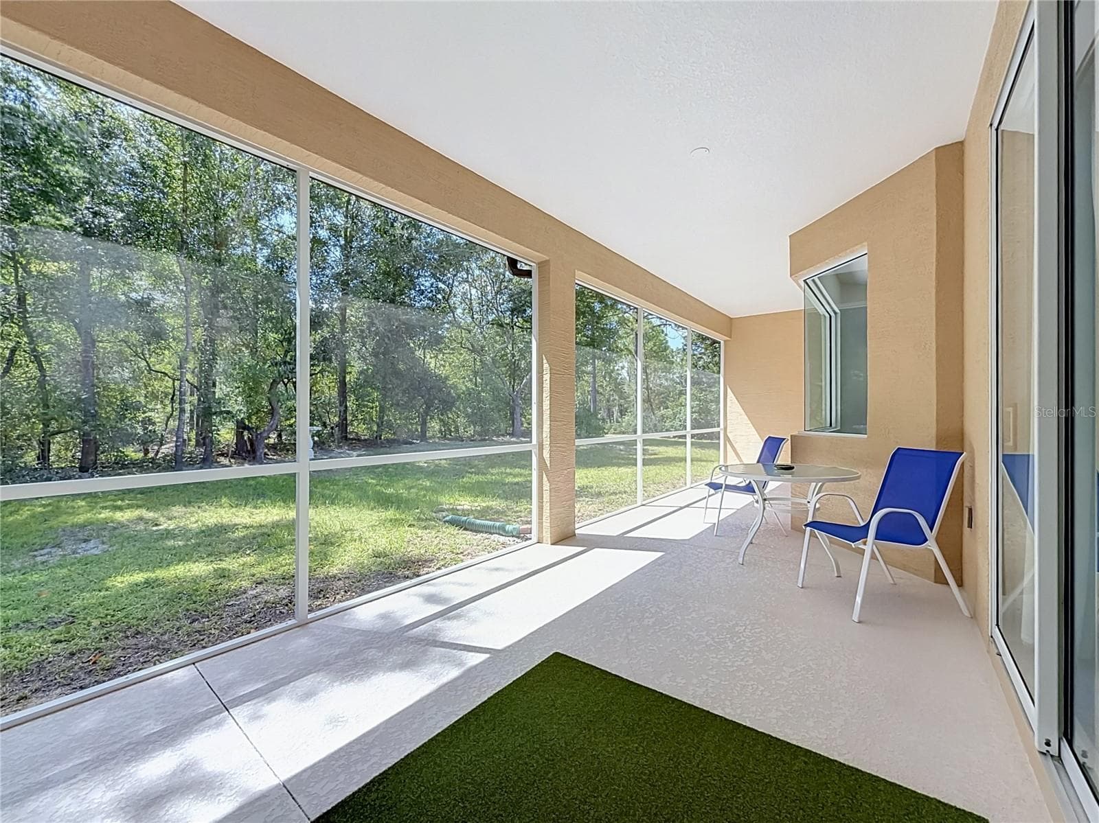 Large screened lanai overlooking the wooded backyard - 2452 W ARBUTUS DR, CITRUS SPRINGS