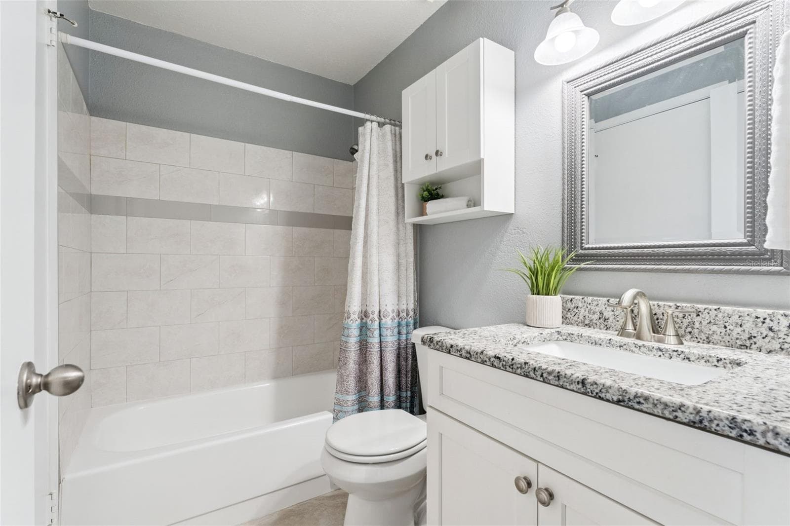 Downstairs guest bathroom - 629 WOODRIDGE DR, FERN PARK