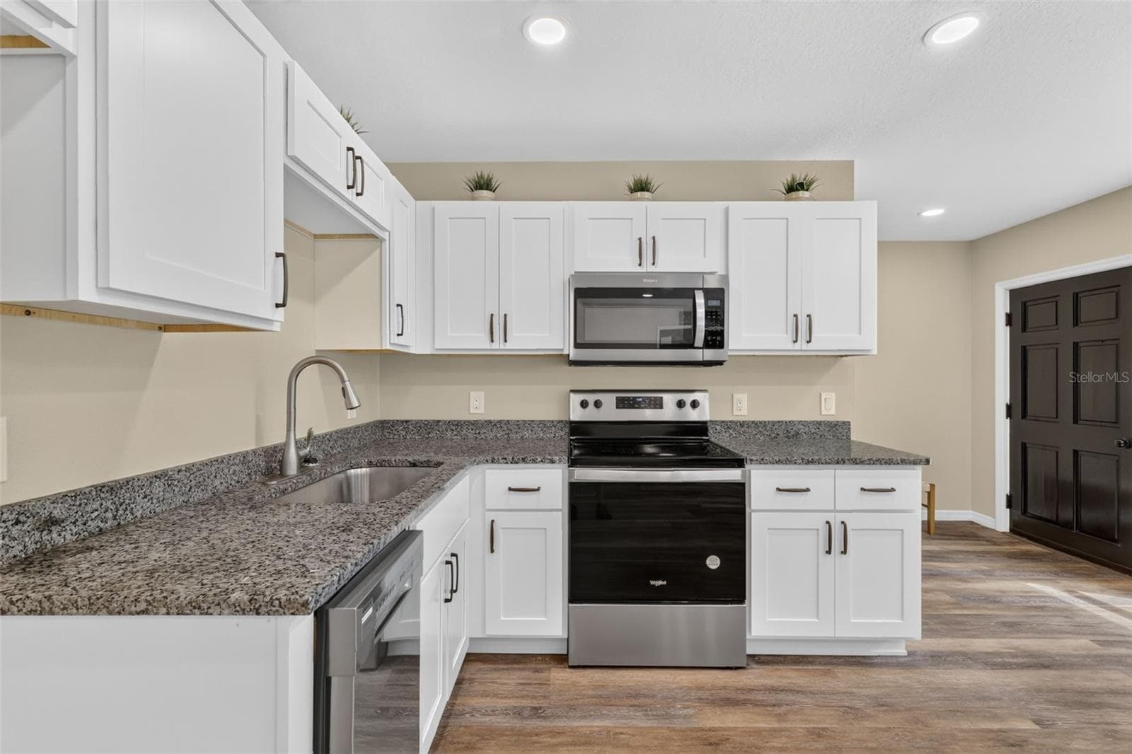 Single Family Residence at 706 MULBERRY ST, FRUITLAND PARK, photo 9 of 23