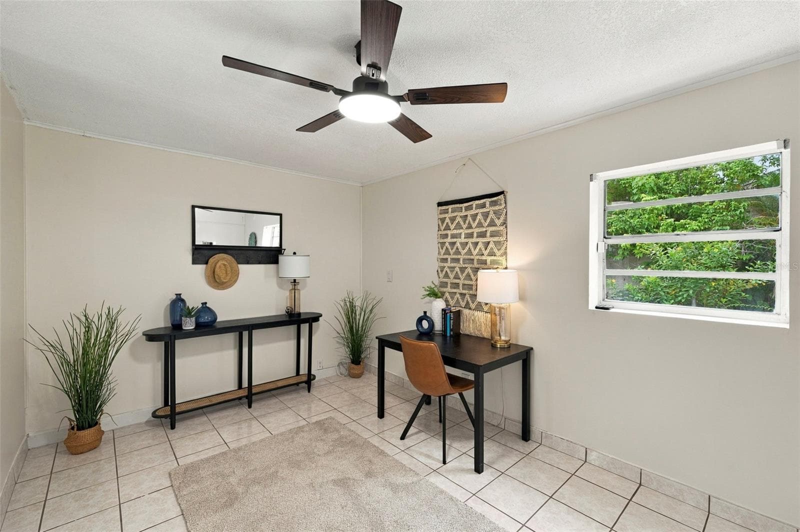 Single Family Residence at 1719 JULIAN LANE DR, TAMPA, photo 4 of 19