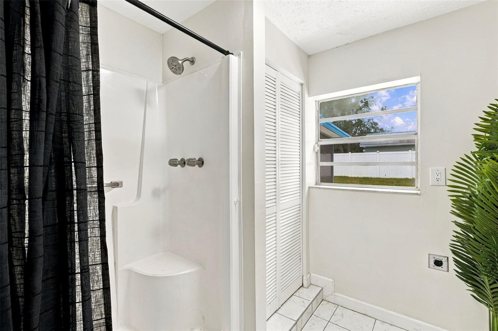 Single Family Residence at 1719 JULIAN LANE DR, TAMPA, photo 14 of 19