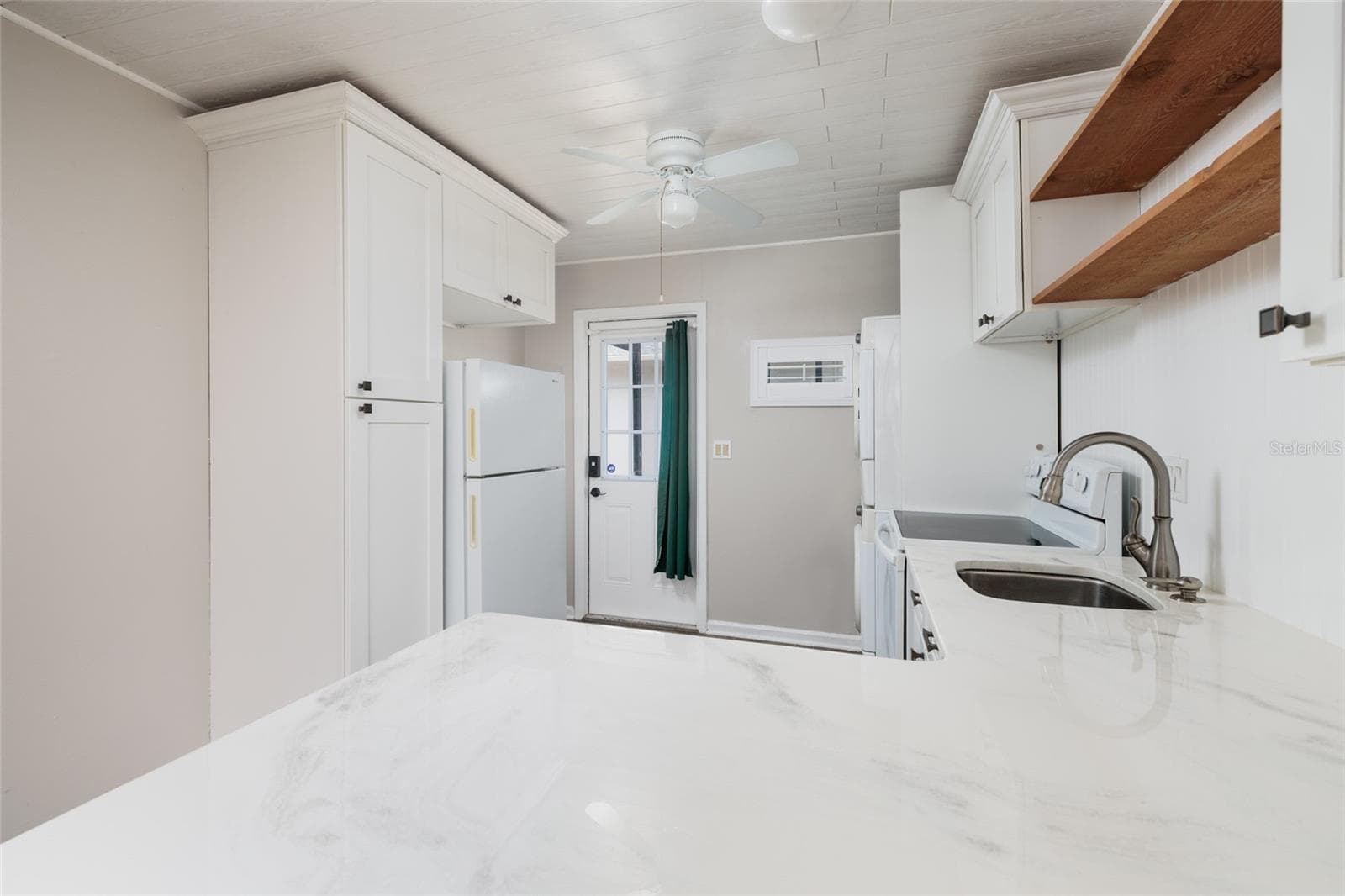 Front Entrance/Kitchen - 5396 4TH ST N #101, ST PETERSBURG