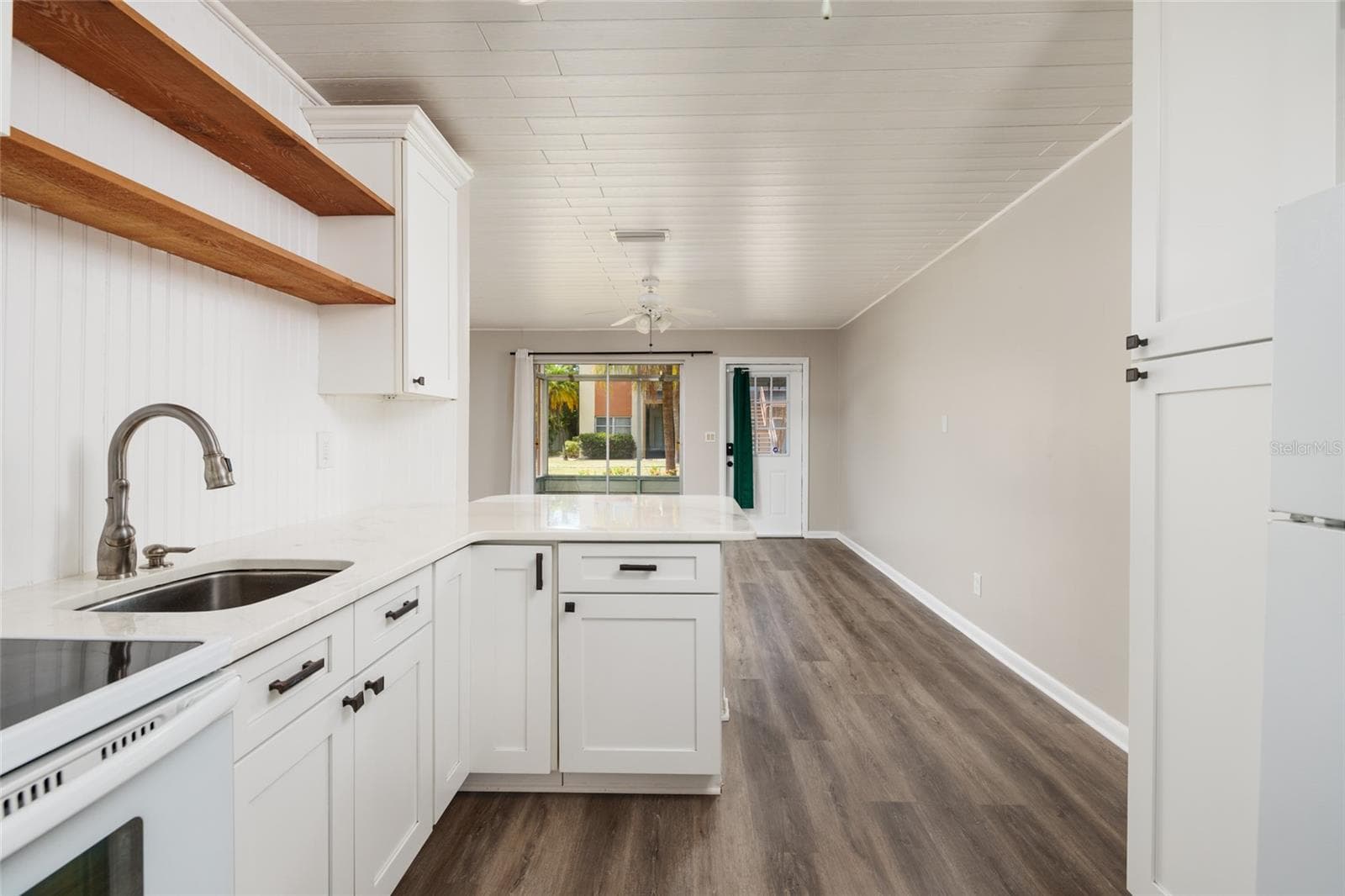 Kitchen/Living Room - 5396 4TH ST N #101, ST PETERSBURG