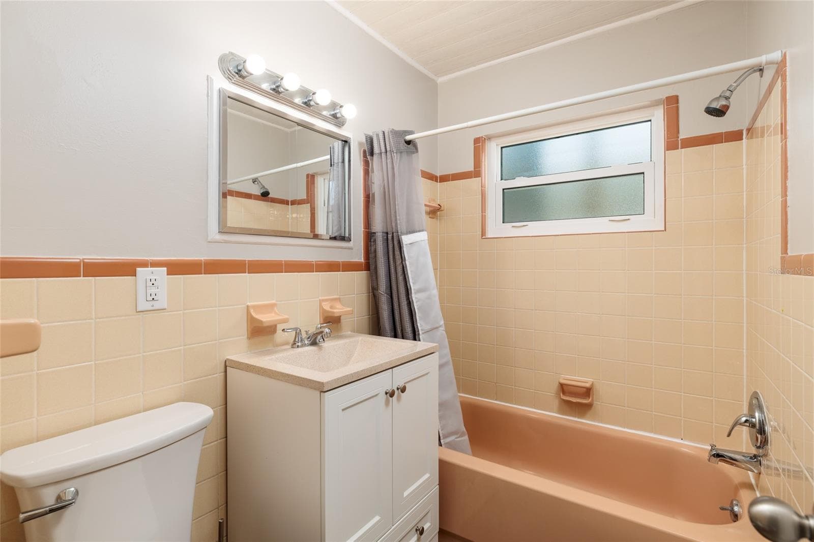 Bathroom - 5396 4TH ST N #101, ST PETERSBURG