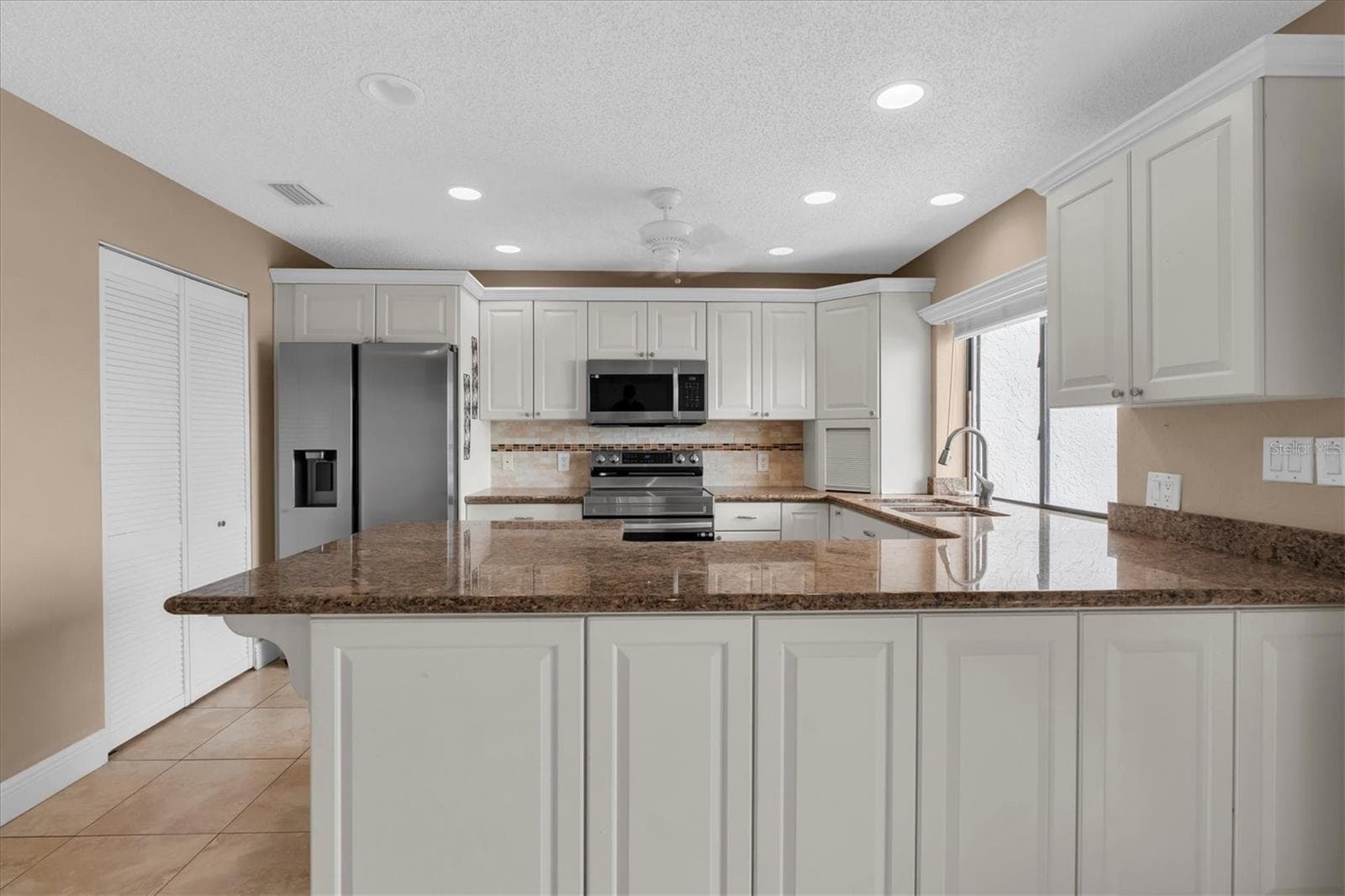 Condominium at 5668 ESCONDIDA BLVD S, ST PETERSBURG, photo 16 of 59