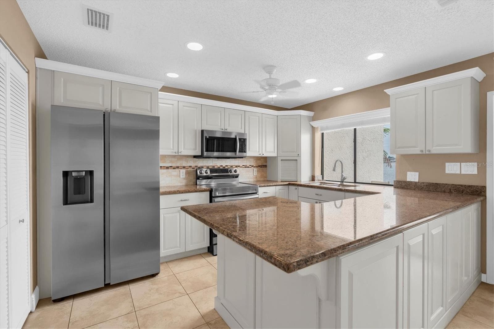 Condominium at 5668 ESCONDIDA BLVD S, ST PETERSBURG, photo 17 of 59
