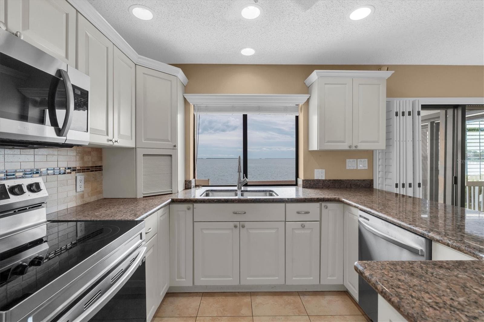 Condominium at 5668 ESCONDIDA BLVD S, ST PETERSBURG, photo 18 of 59