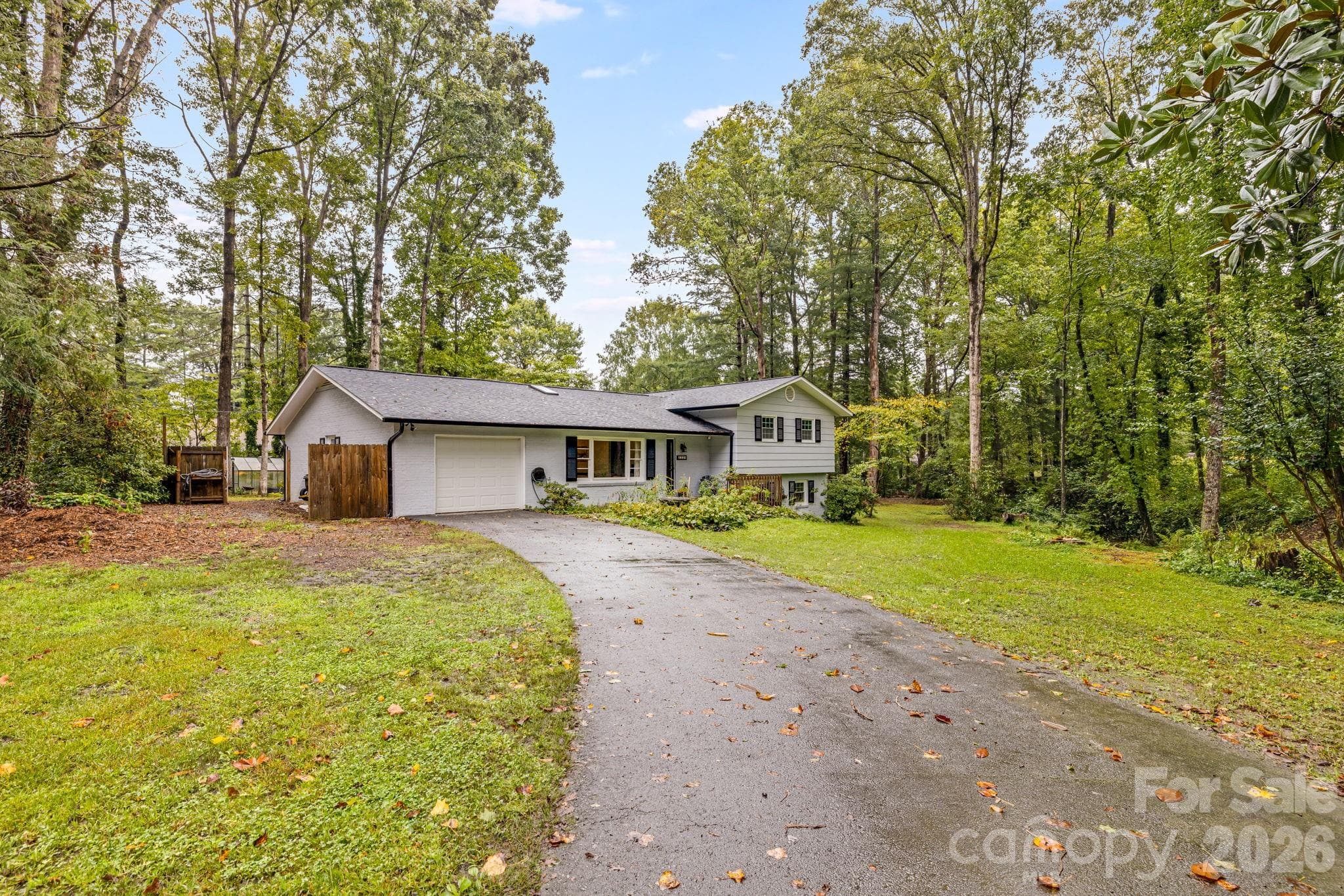 Single Family Residence at 3238 Debbie Drive, Hendersonville, photo 2 of 43