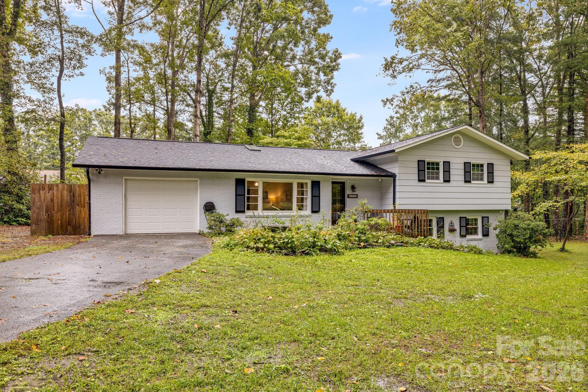 Single Family Residence at 3238 Debbie Drive, Hendersonville, photo 3 of 43