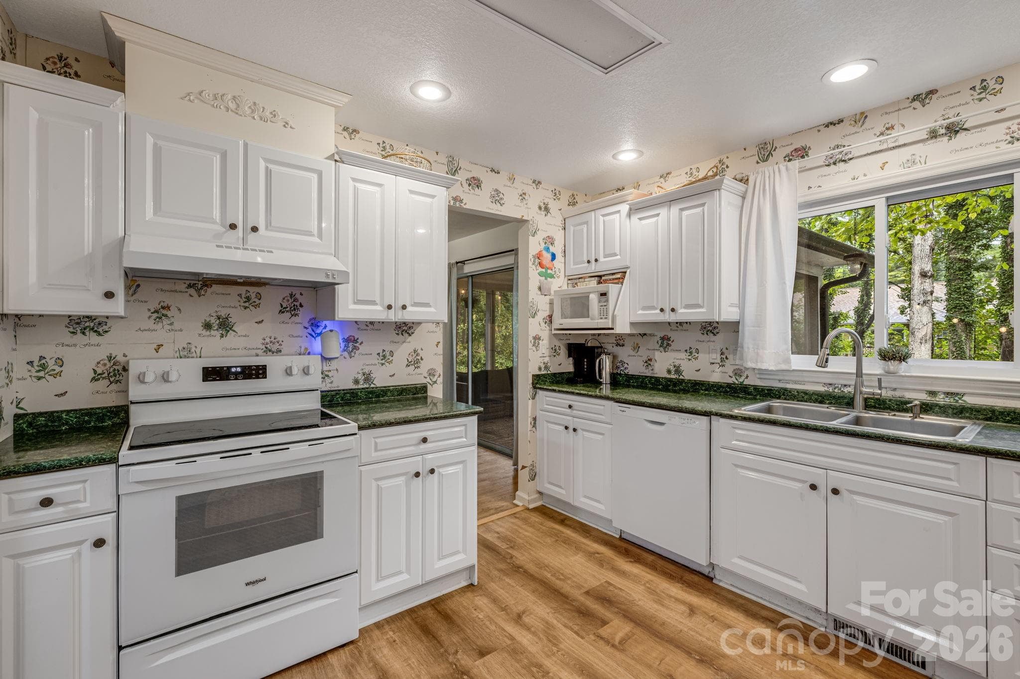 Single Family Residence at 3238 Debbie Drive, Hendersonville, photo 14 of 43