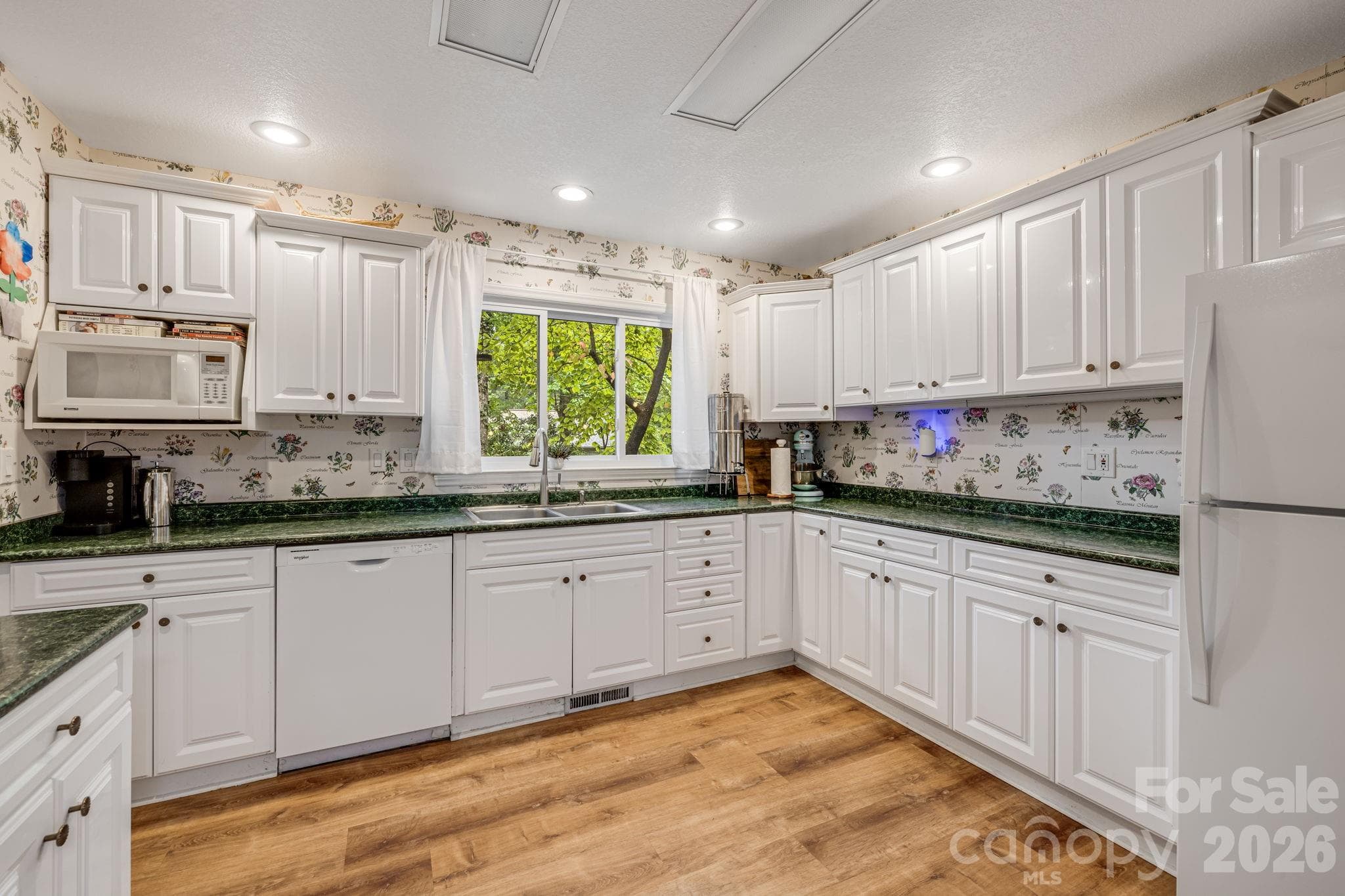 Single Family Residence at 3238 Debbie Drive, Hendersonville, photo 15 of 43