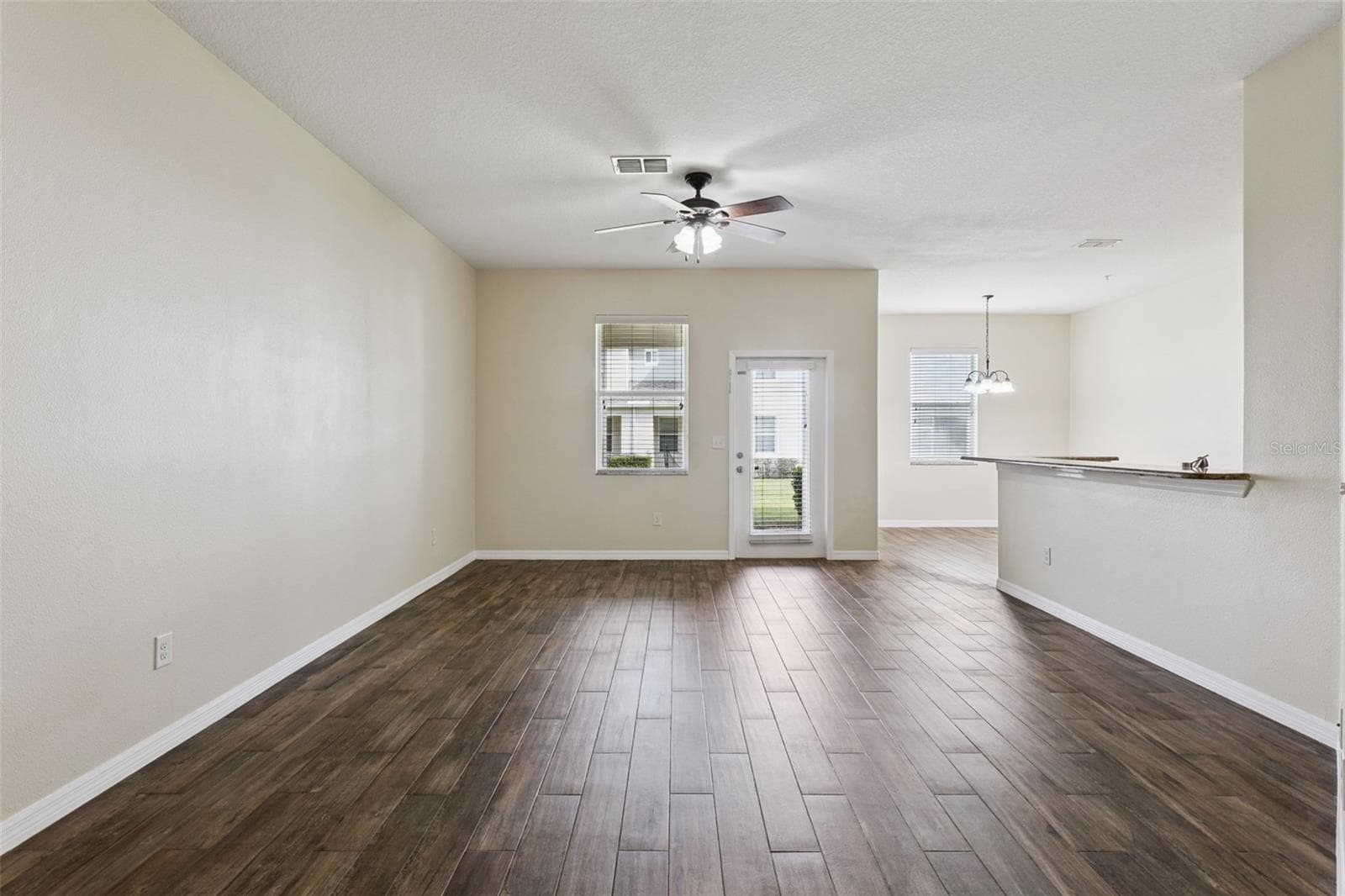 living room without virtual staging - 15515 CAMPDEN ST, WINTER GARDEN