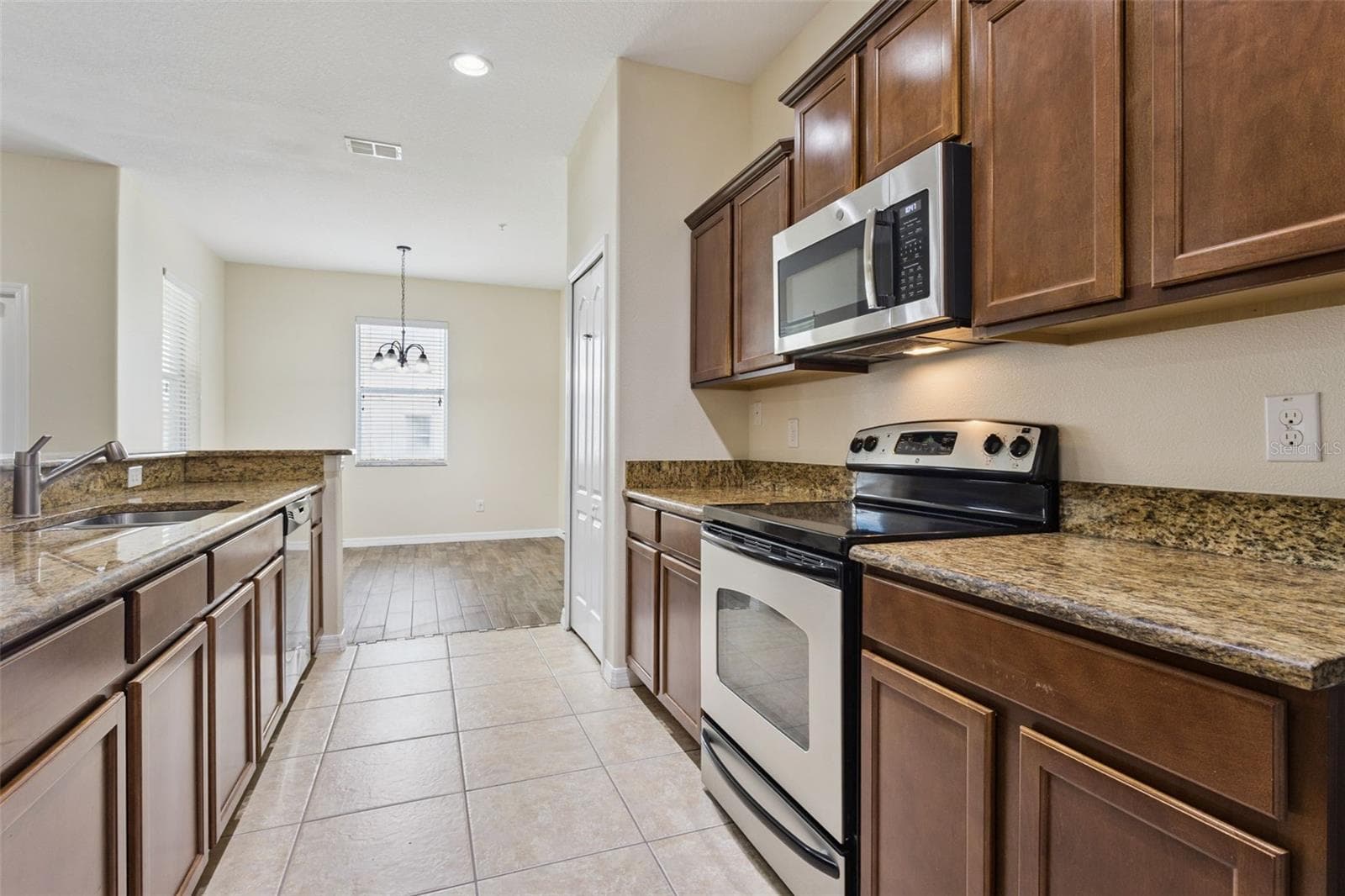 Townhouse at 15515 CAMPDEN ST, WINTER GARDEN, photo 11 of 48