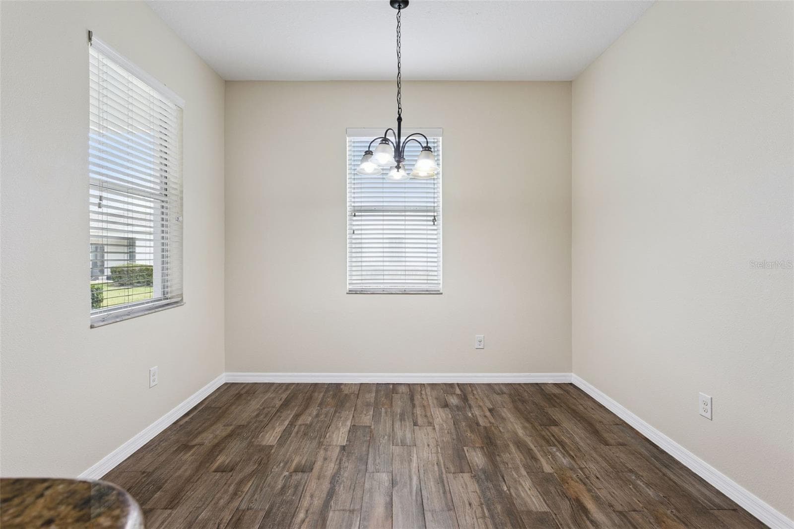 dinette without virtual staging - 15515 CAMPDEN ST, WINTER GARDEN