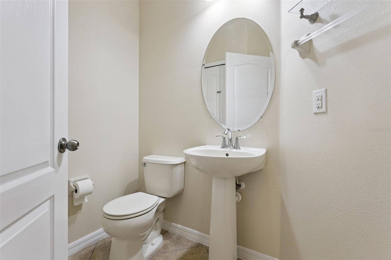 downstairs half bath - 15515 CAMPDEN ST, WINTER GARDEN