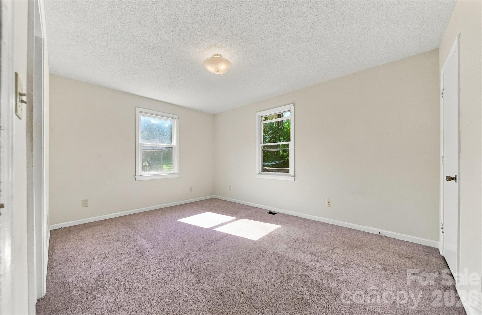 Single Family Residence at 425 Heritage Farm Road, Hickory, photo 11 of 23