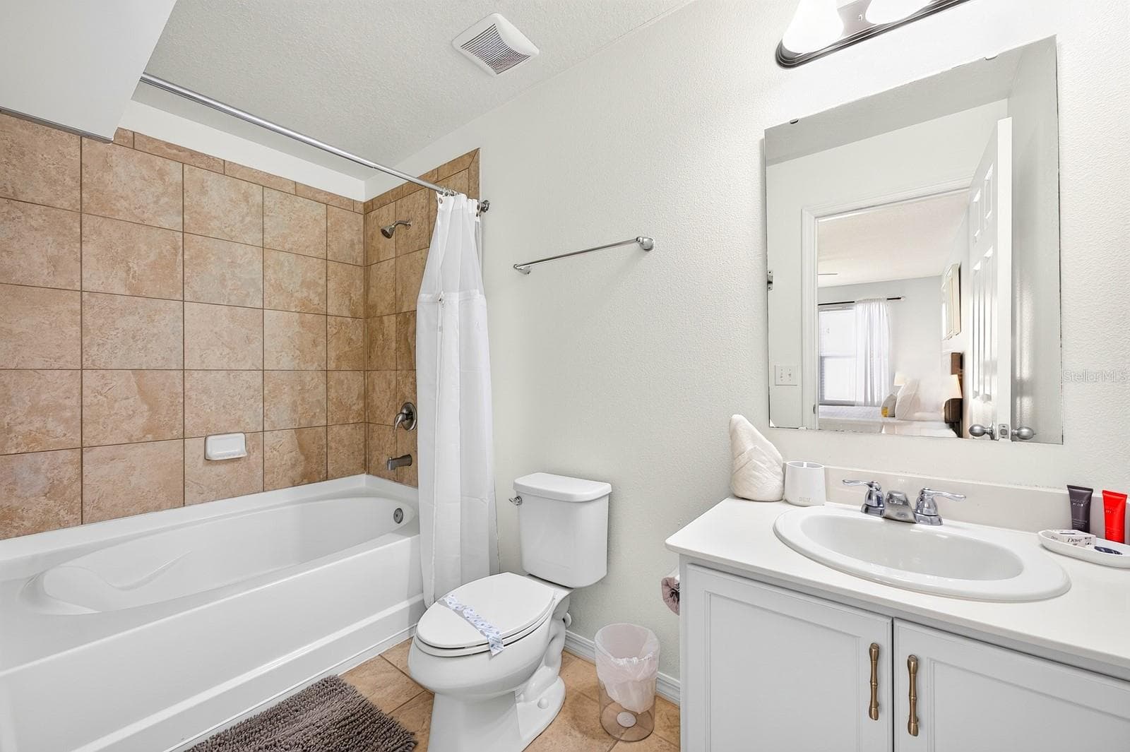Primary en-suite bath. - 5109 KILLARNEY WAY, KISSIMMEE