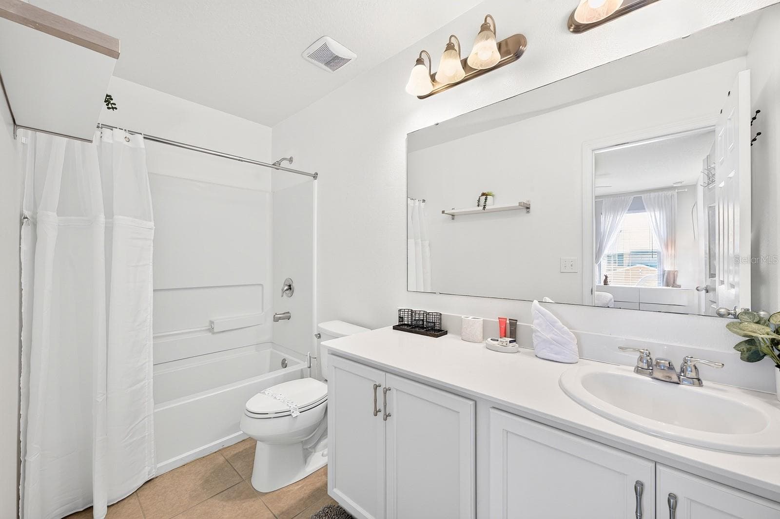 Second full/en-suite bath. - 5109 KILLARNEY WAY, KISSIMMEE
