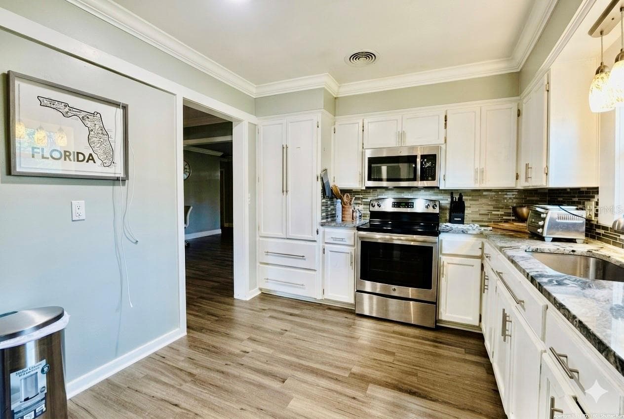 Single Family Residence at 302 FOREST AVE, ALTAMONTE SPRINGS, photo 15 of 59