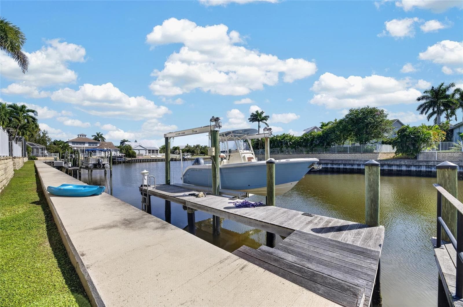 Single Family Residence at 421 ISLEBAY DR, APOLLO BEACH, photo 4 of 100