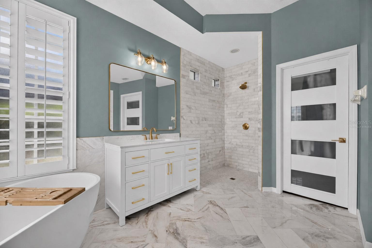 virtually staged - 421 ISLEBAY DR, APOLLO BEACH