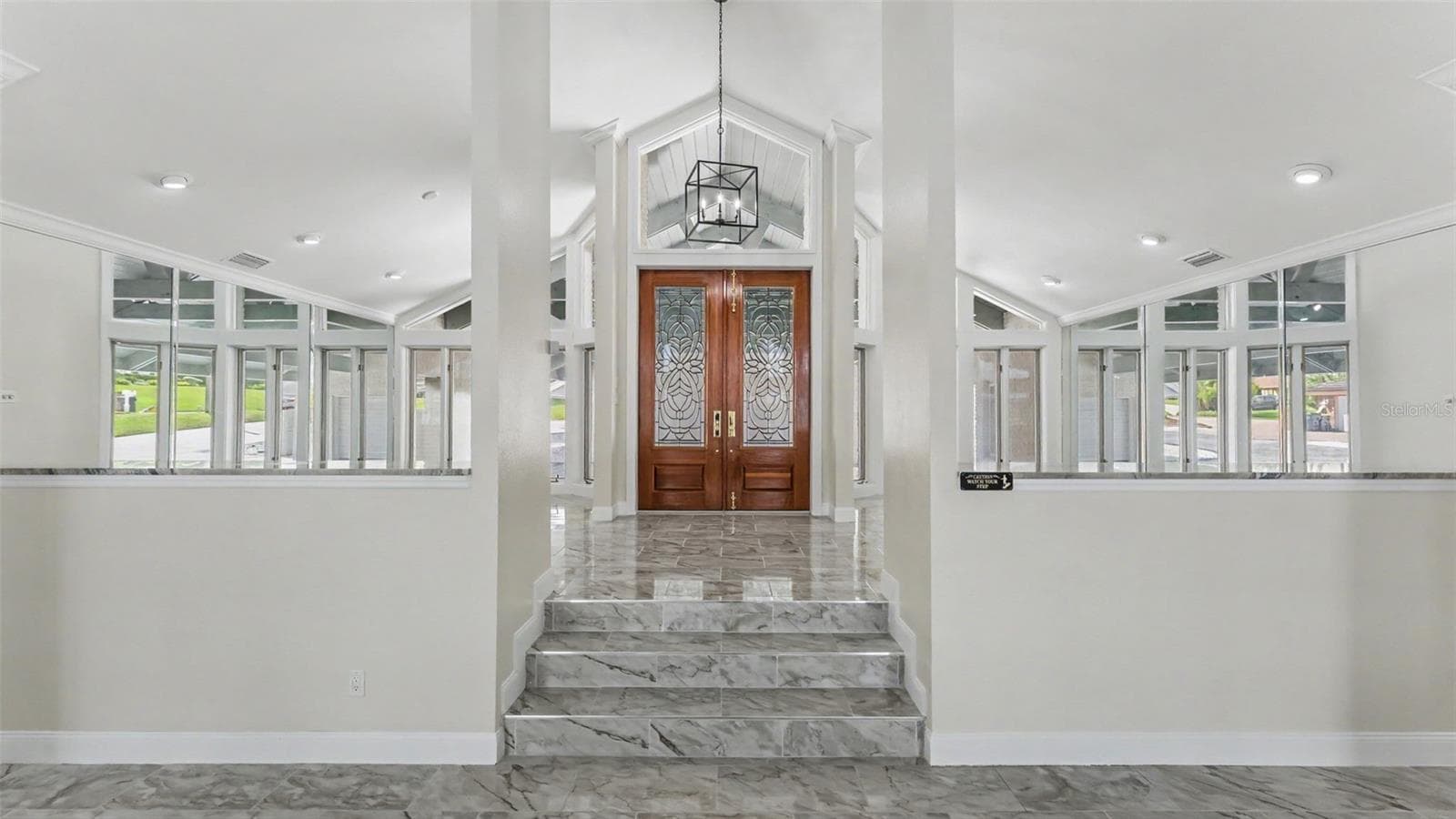 Front entryway - 5934 PIER PLACE DR, LAKELAND
