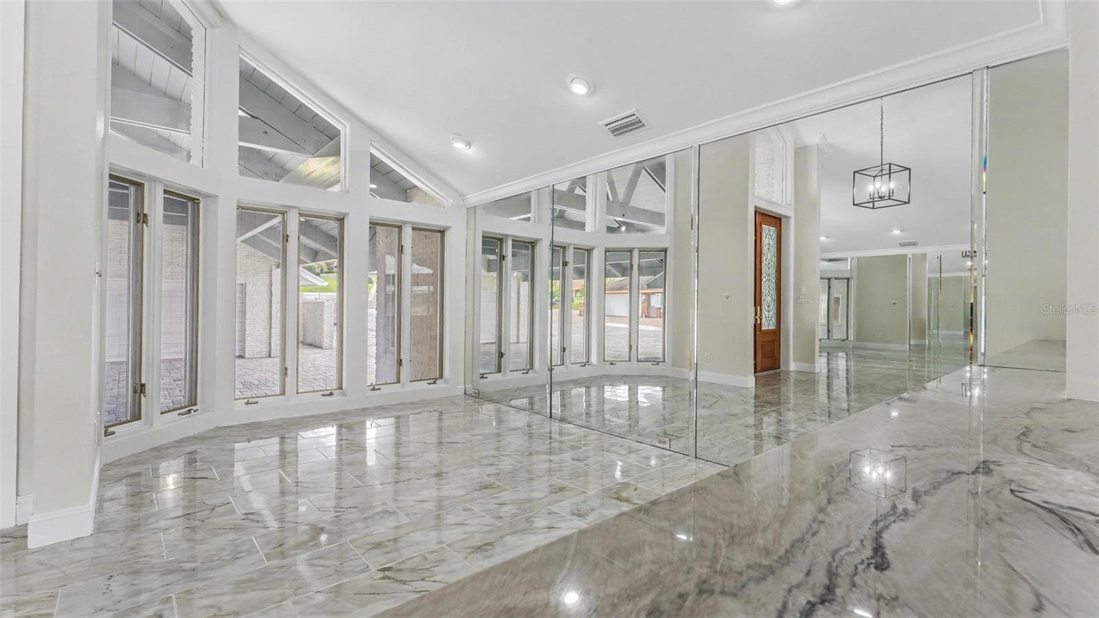 Entryway Seating Area - 5934 PIER PLACE DR, LAKELAND