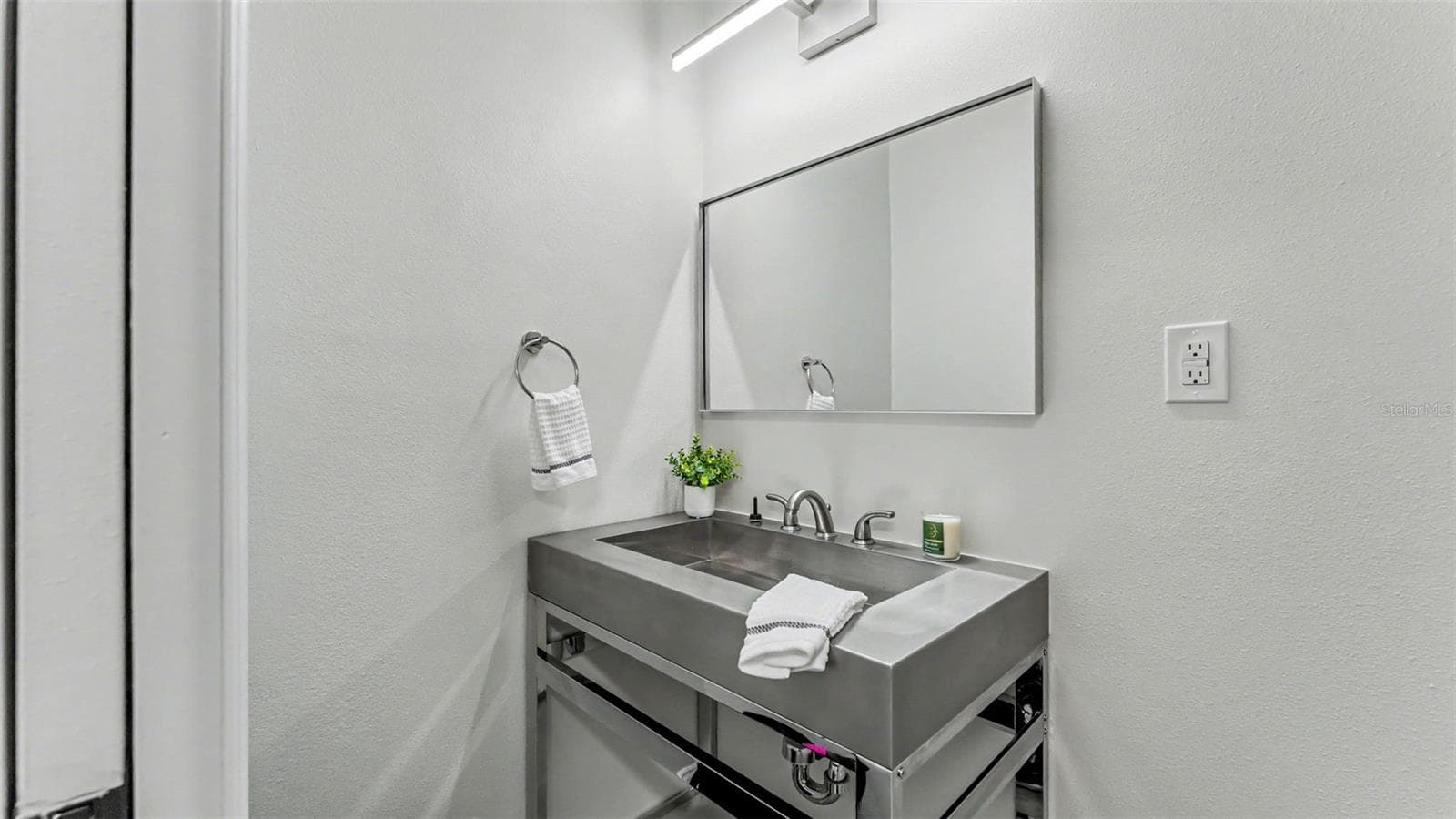 Half Bath off Laundry Room - 5934 PIER PLACE DR, LAKELAND