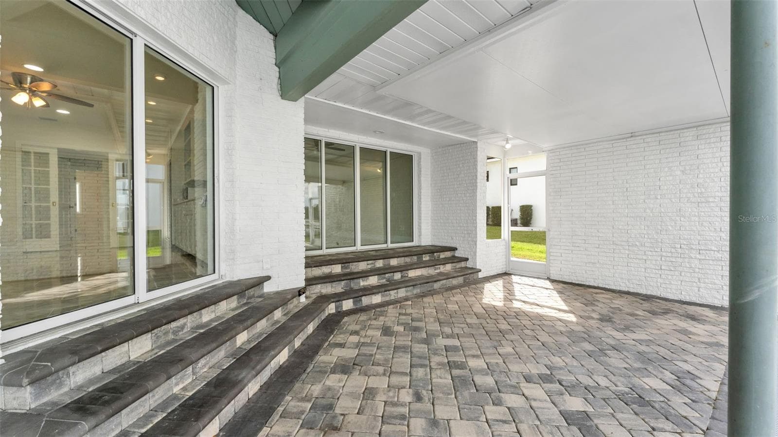 Covered poolside patio - 5934 PIER PLACE DR, LAKELAND