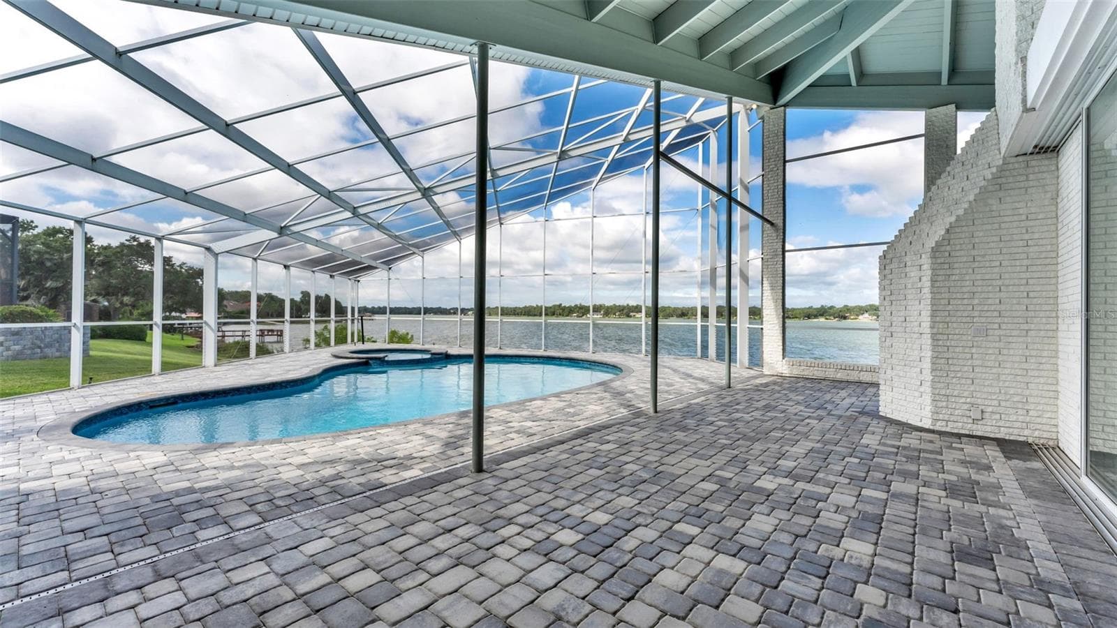 Covered poolside patio - 5934 PIER PLACE DR, LAKELAND