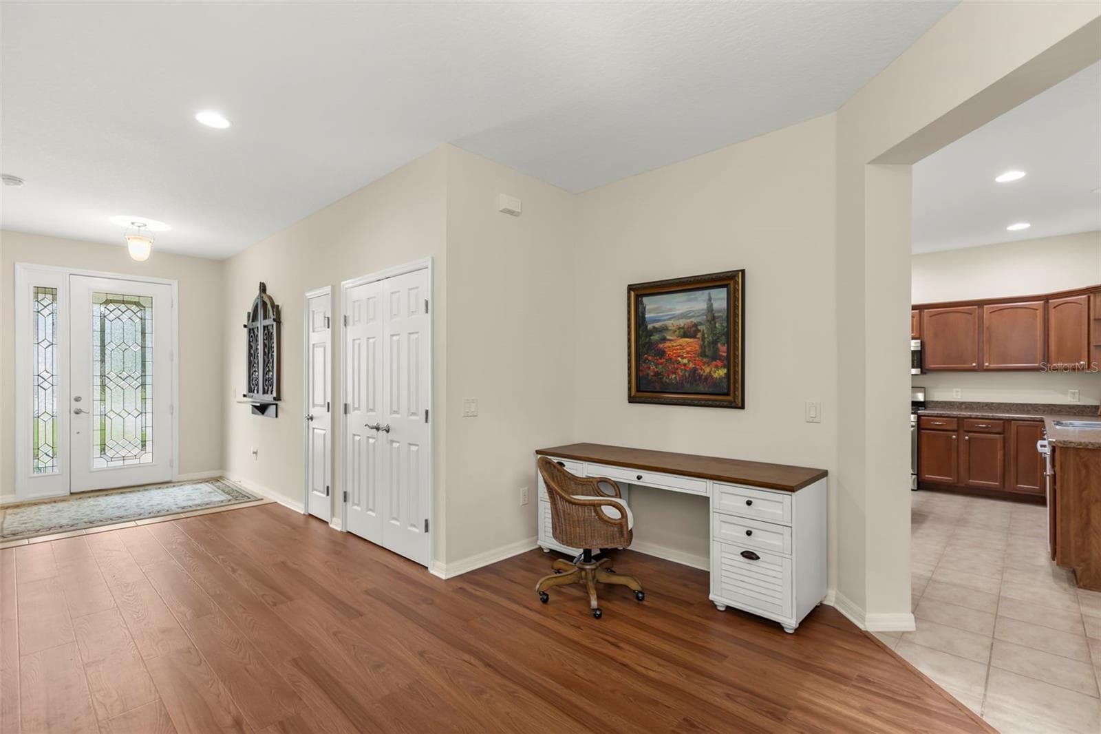 Versatile Flex Room with View to Kitchen and Front Entry - 4711 HERITAGE TRL, LEESBURG