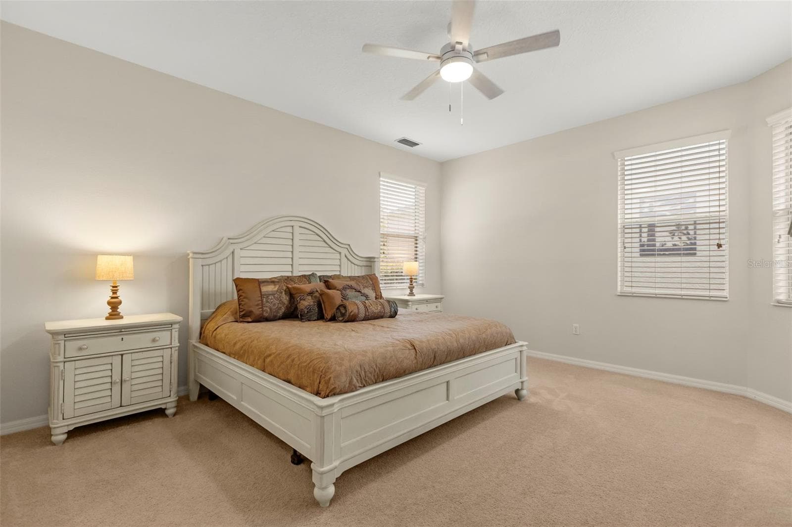 Spacious Primary Bedroom with Abundant Natural Light - 4711 HERITAGE TRL, LEESBURG