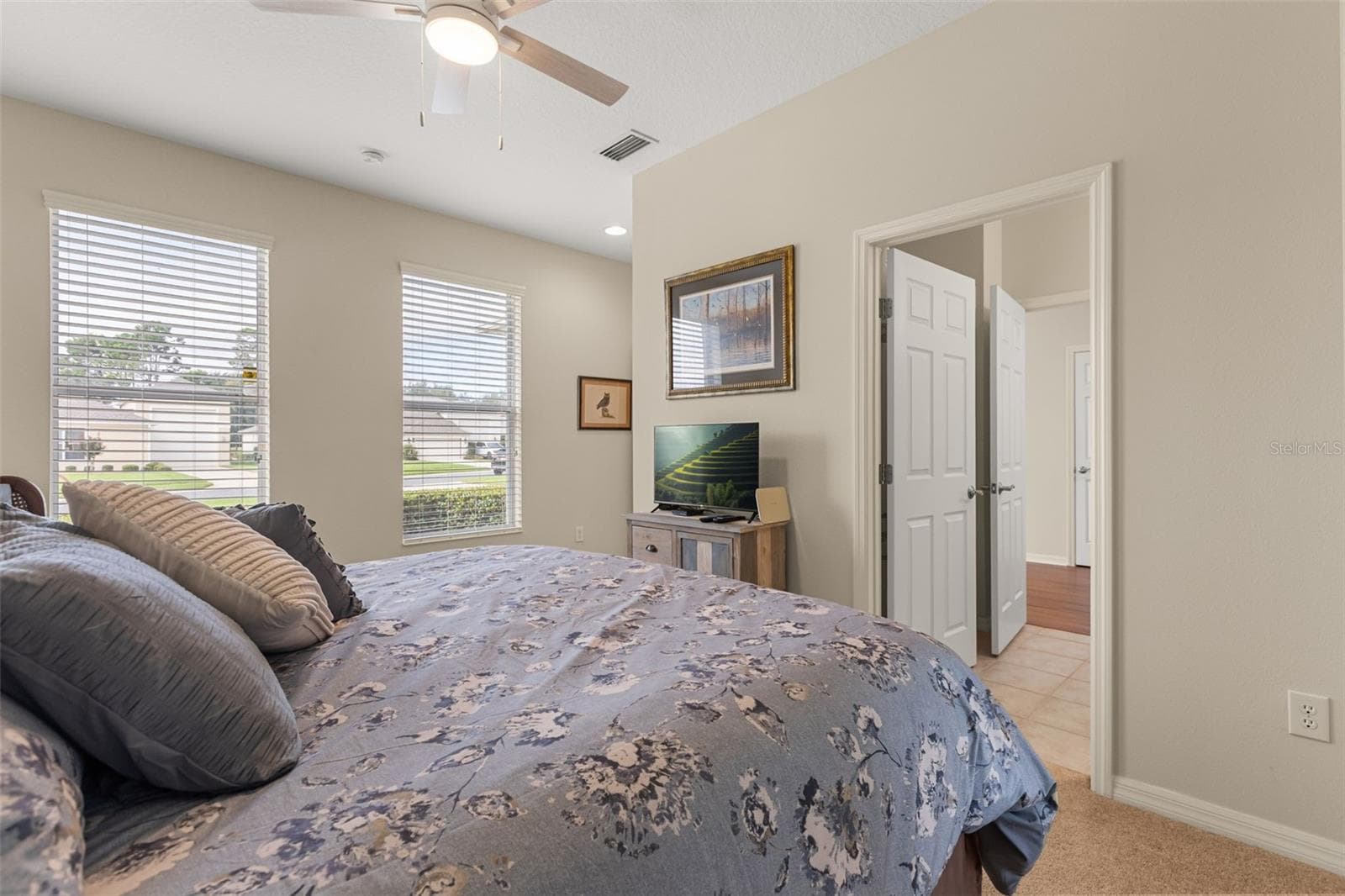 Second Bedroom with Ensuite Bath Access - 4711 HERITAGE TRL, LEESBURG