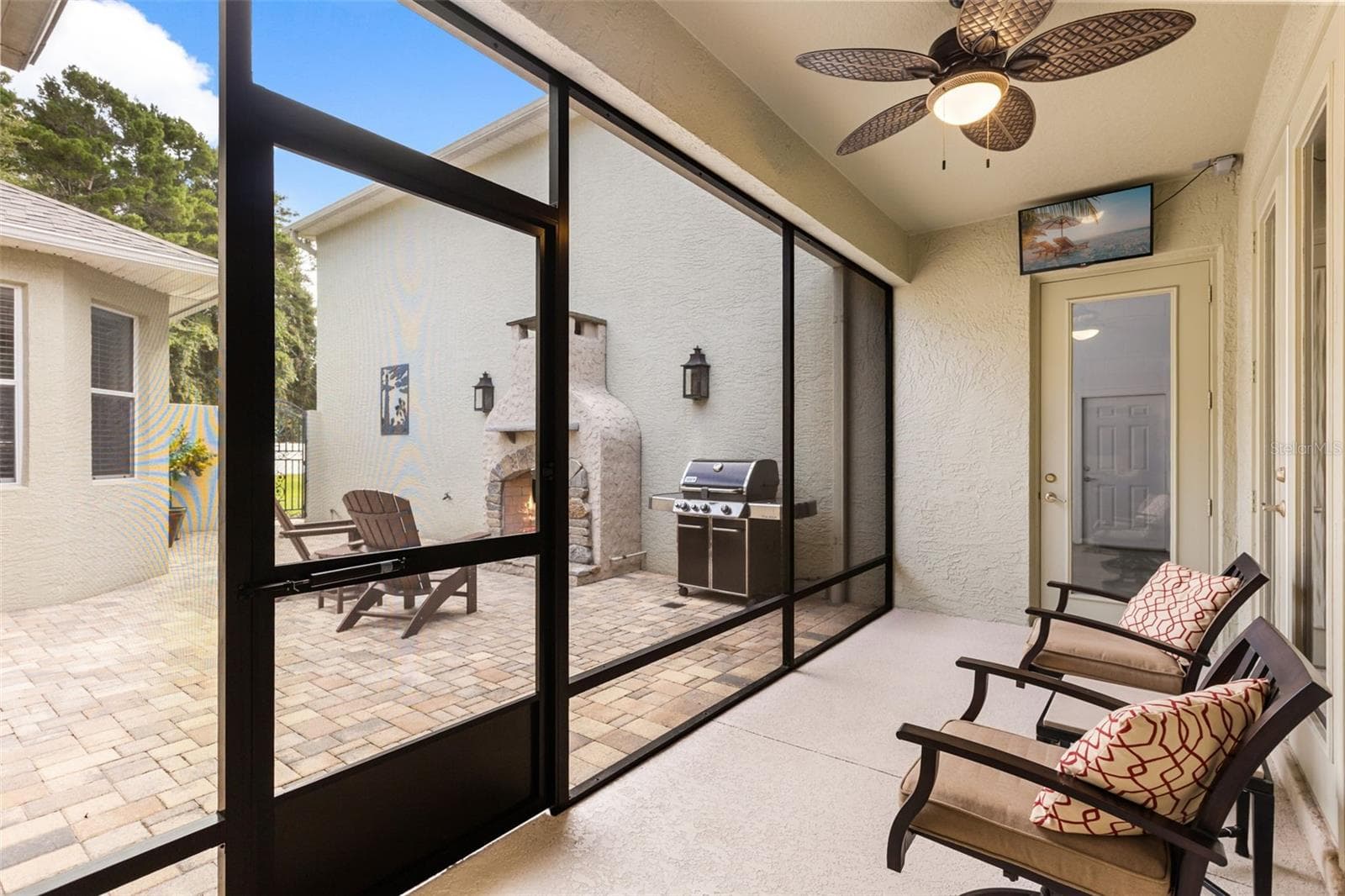 Screened Lanai Overlooking Private Courtyard - 4711 HERITAGE TRL, LEESBURG