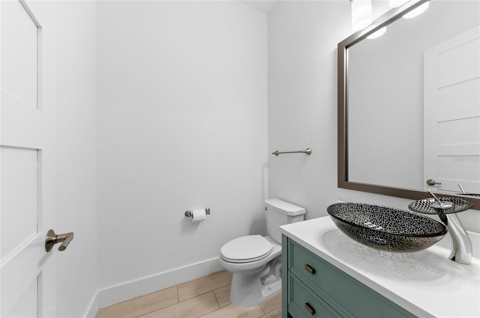 Powder Room - 502 16TH AVE E AVE E, PALMETTO