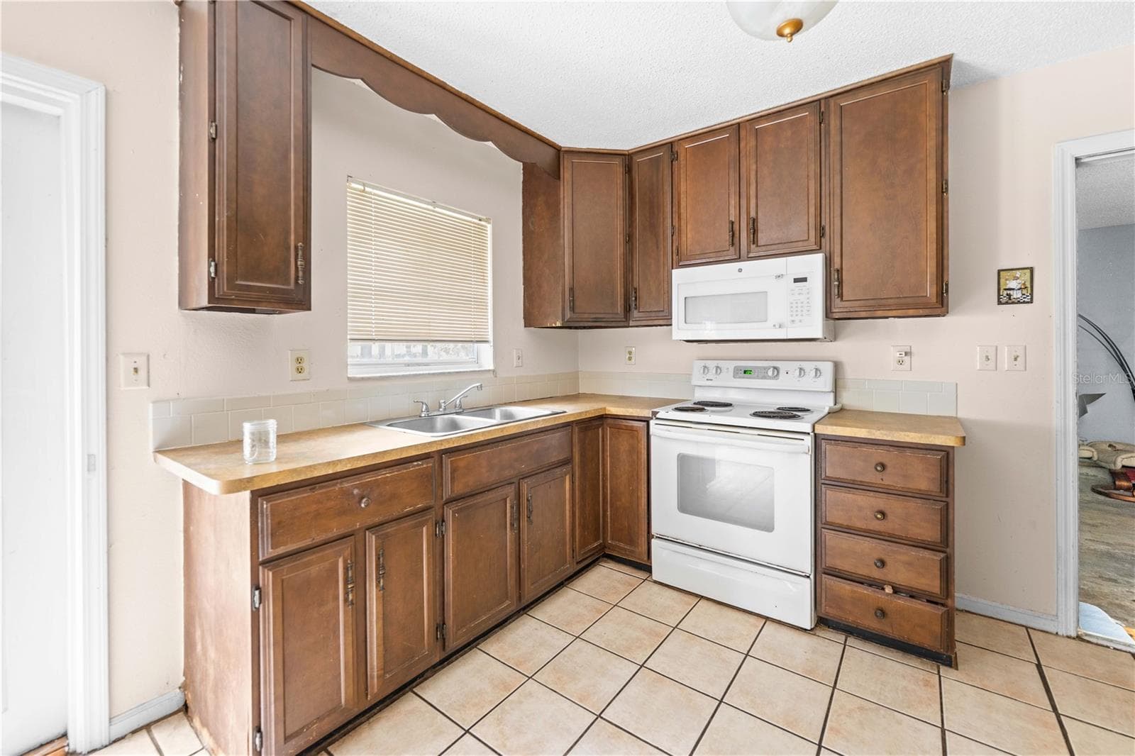 Single Family Residence at 7450 DUNDEE WAY, WEEKI WACHEE, photo 12 of 23