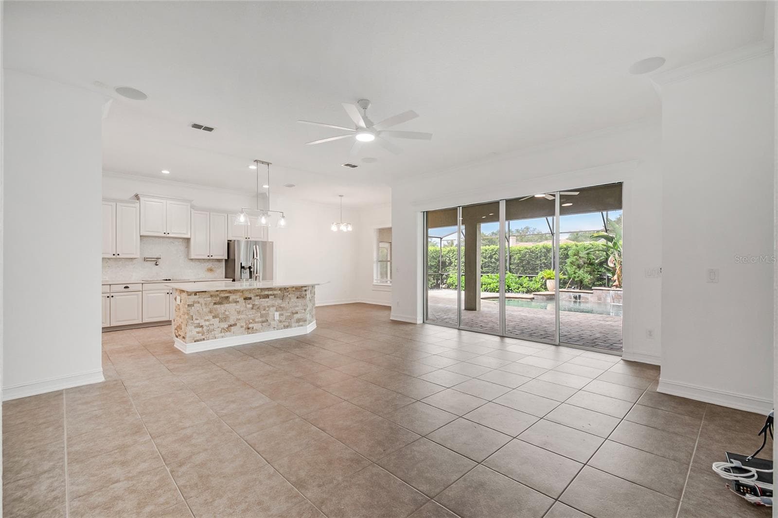 Family room and Kitchen - 4244 ISLE VISTA AVE, BELLE ISLE