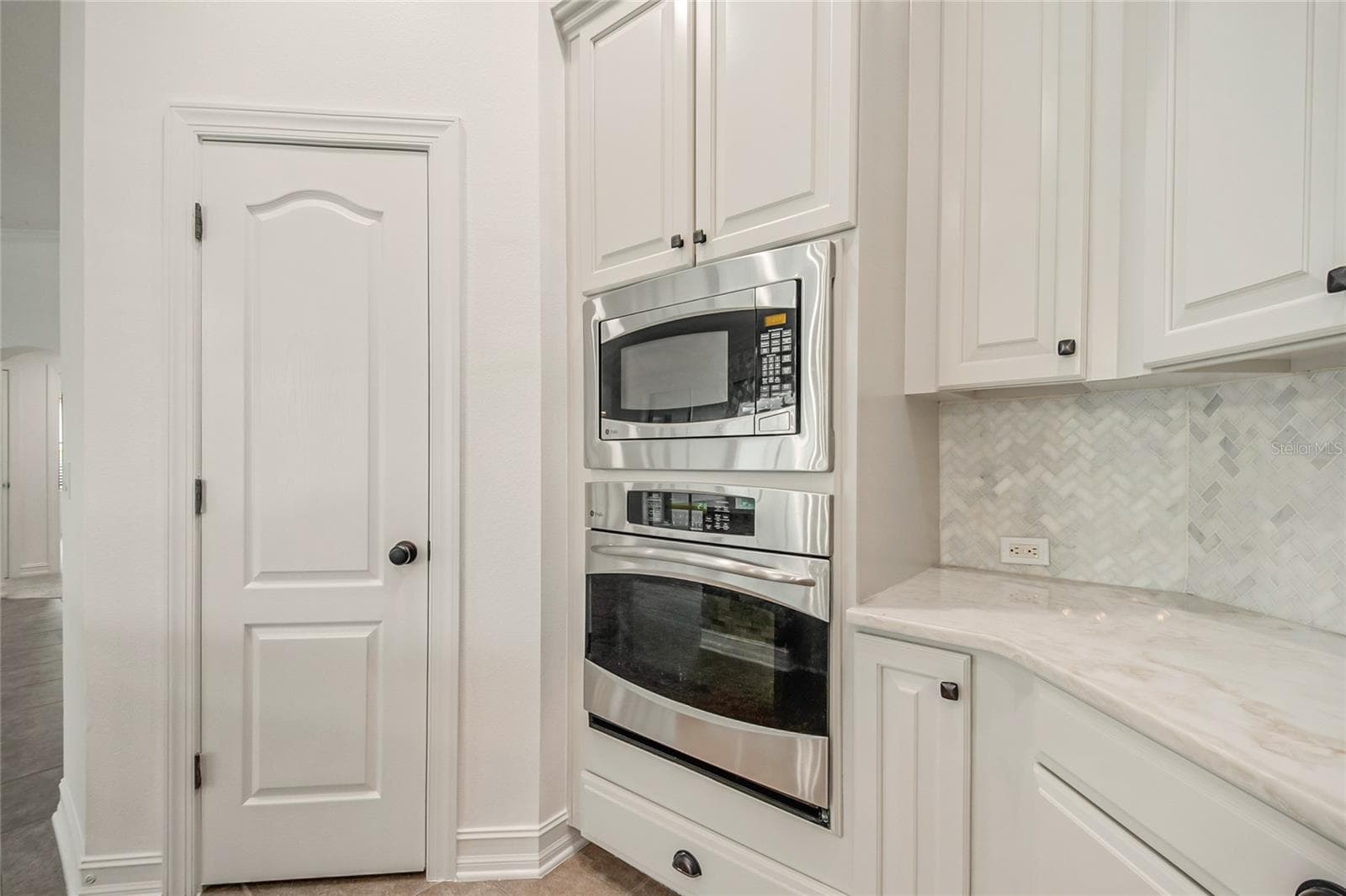 Single Family Residence at 4244 ISLE VISTA AVE, BELLE ISLE, photo 64 of 83