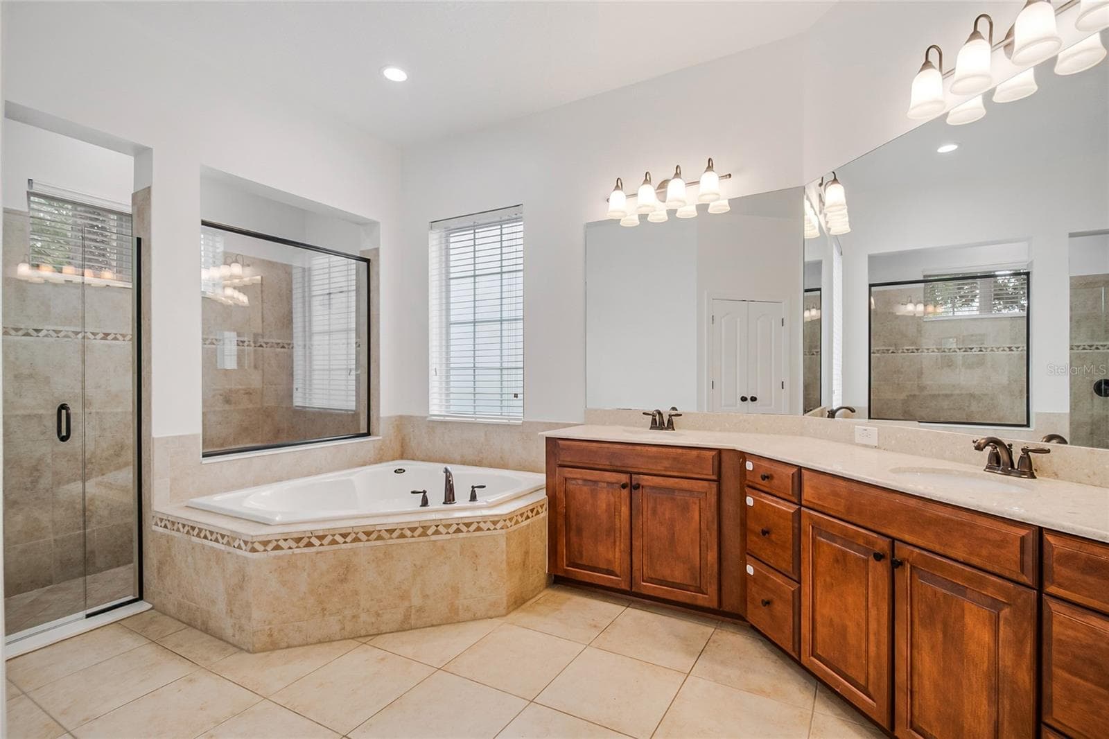 BATHROOM # 1 (MASTER BATH ) - 4244 ISLE VISTA AVE, BELLE ISLE